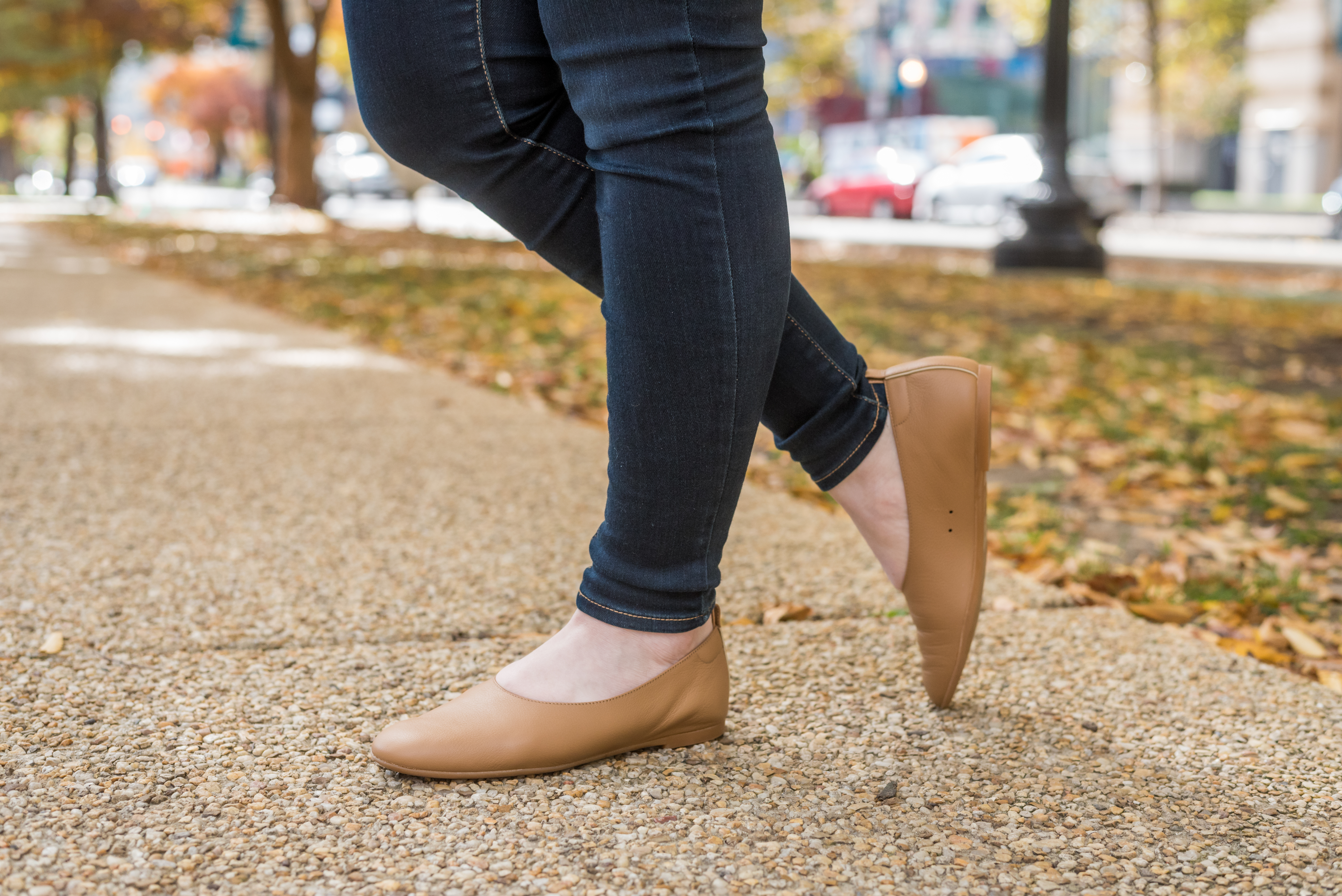 DC woman blogger wearing Everlane the Day Glove