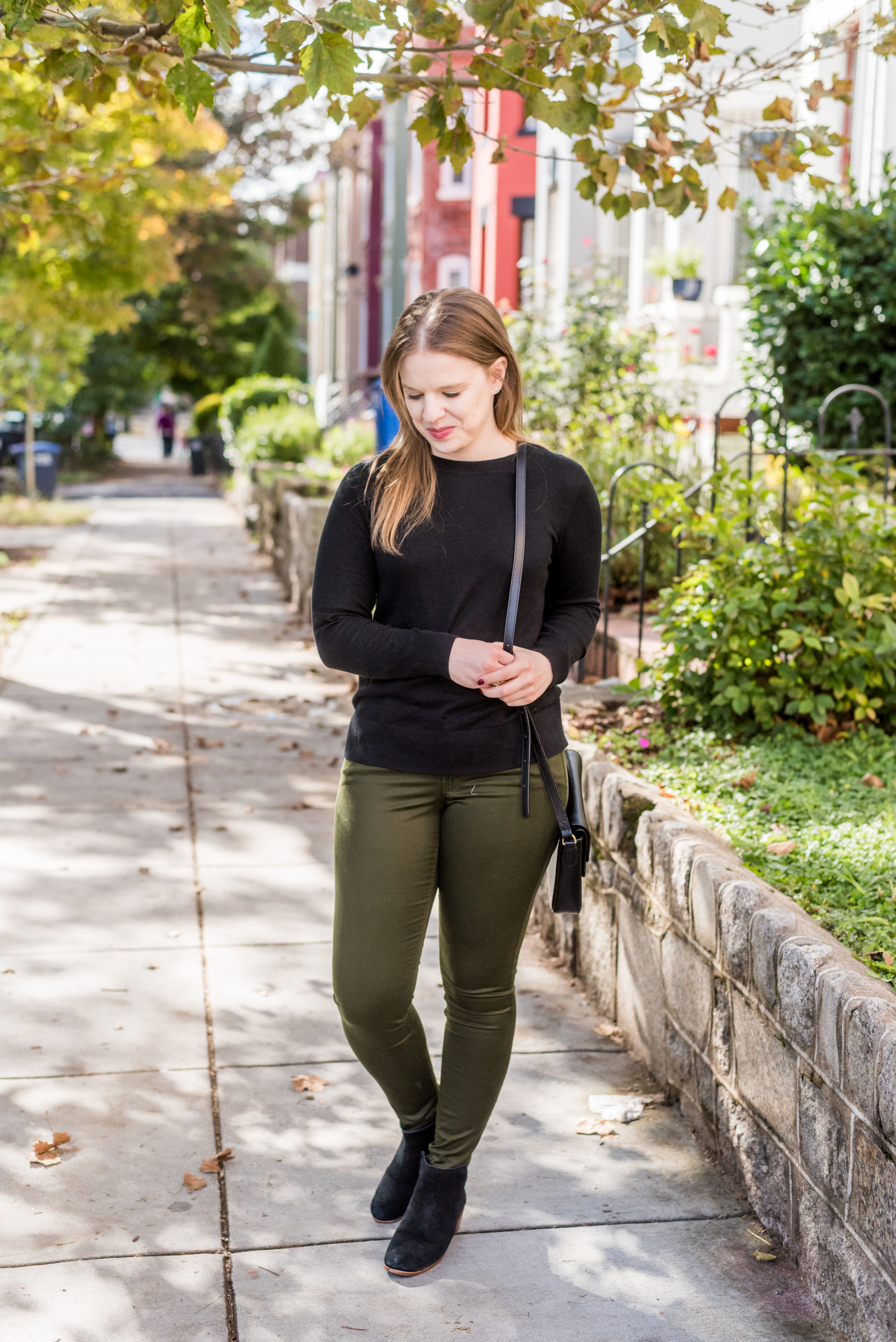 DC woman blogger wearing Old Navy Mid-Rise Sateen Rockstar Jeans for Women