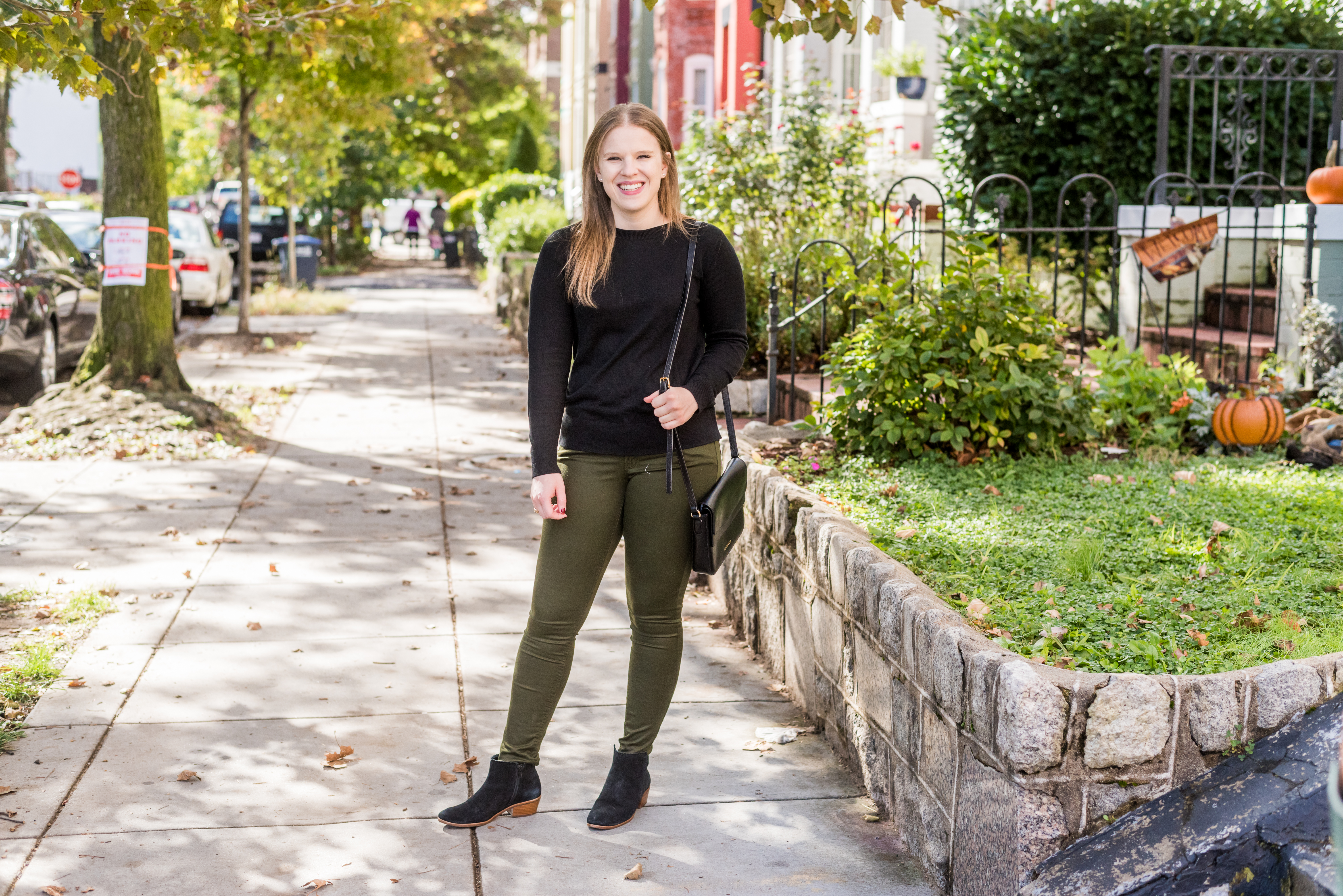 DC woman blogger wearing Halogen Bow Back Sweater