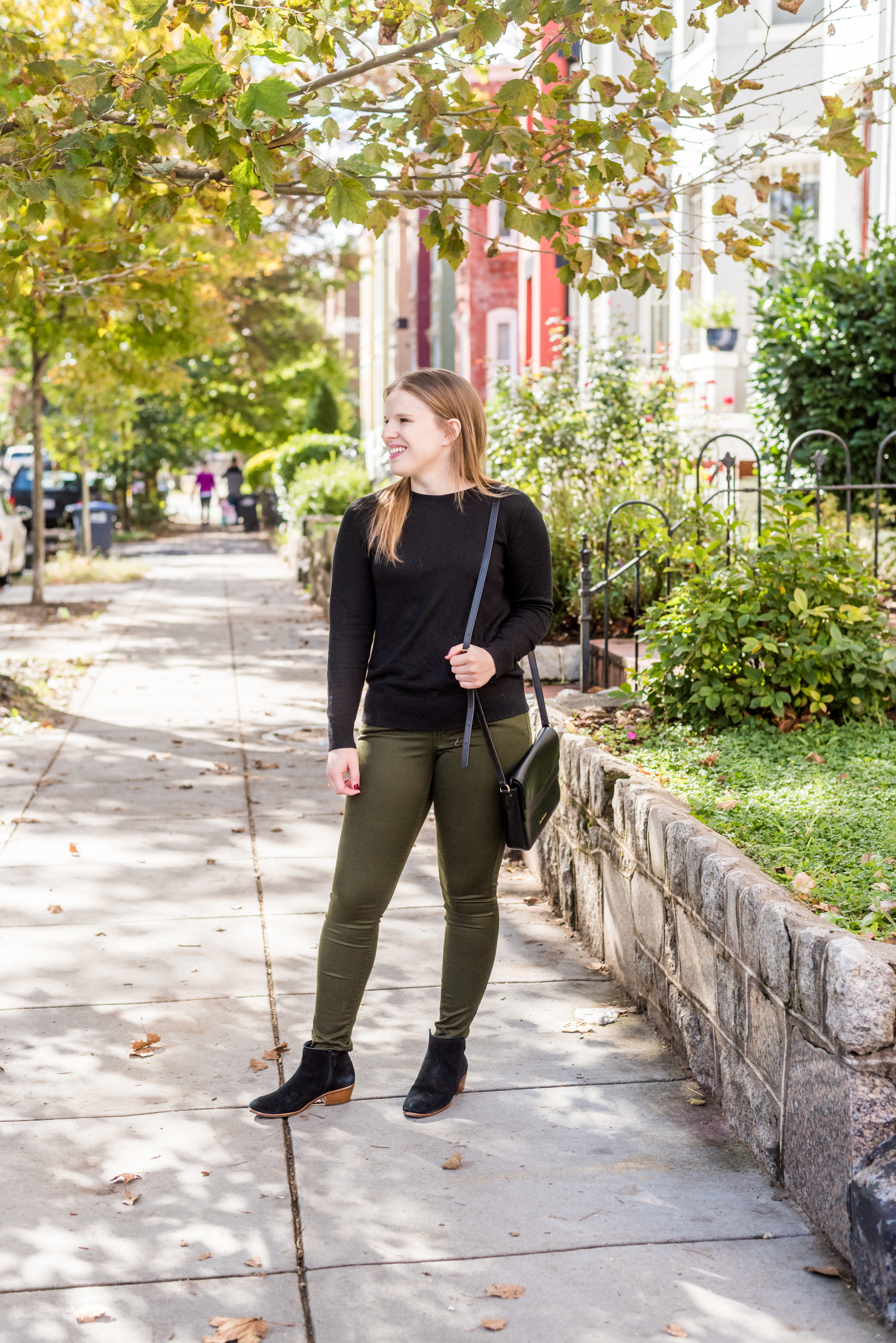 DC woman blogger wearing Old Navy Mid-Rise Sateen Rockstar Jean for Women