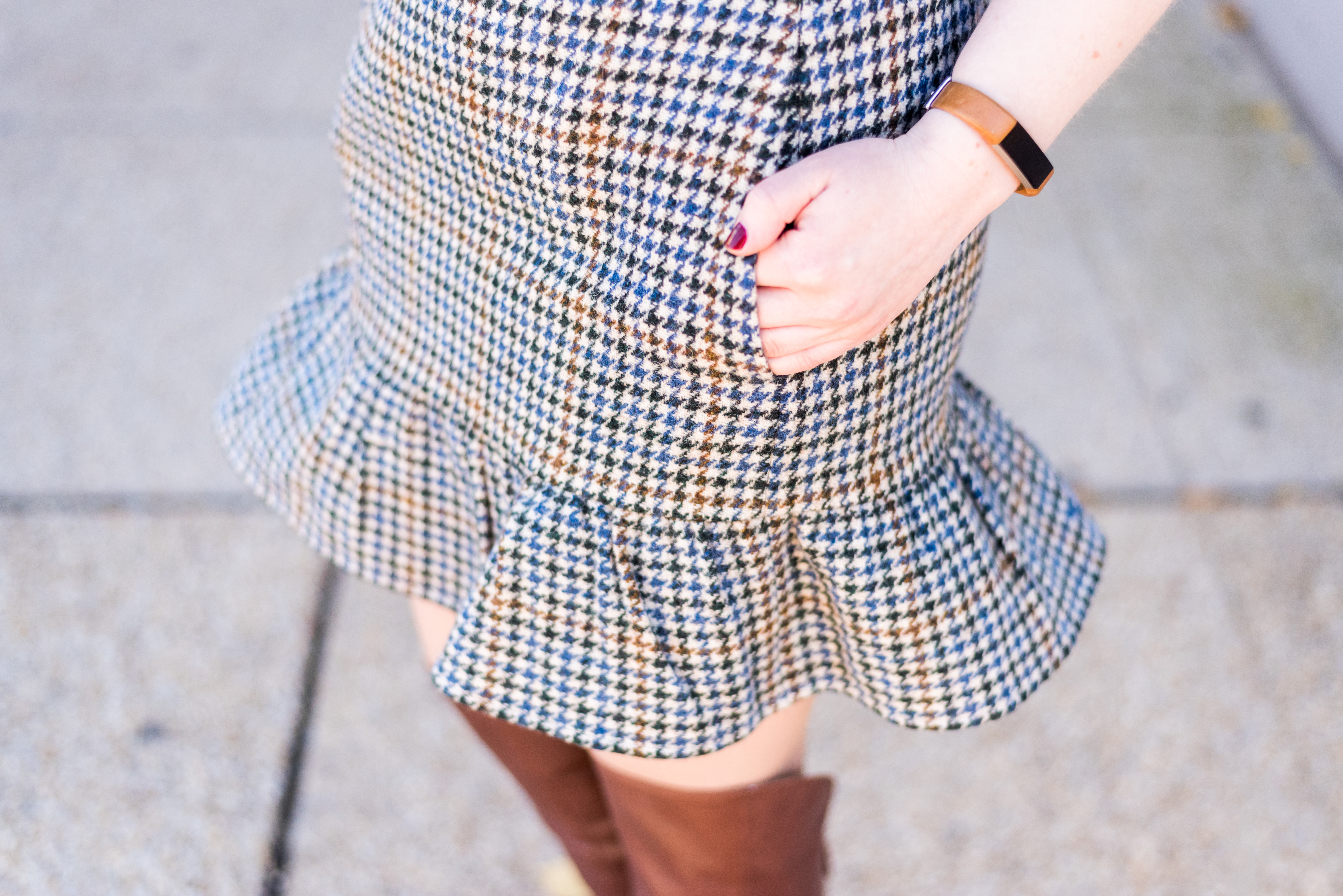 DC woman blogger wearing J.Crew houndstooth flounce mini skirt