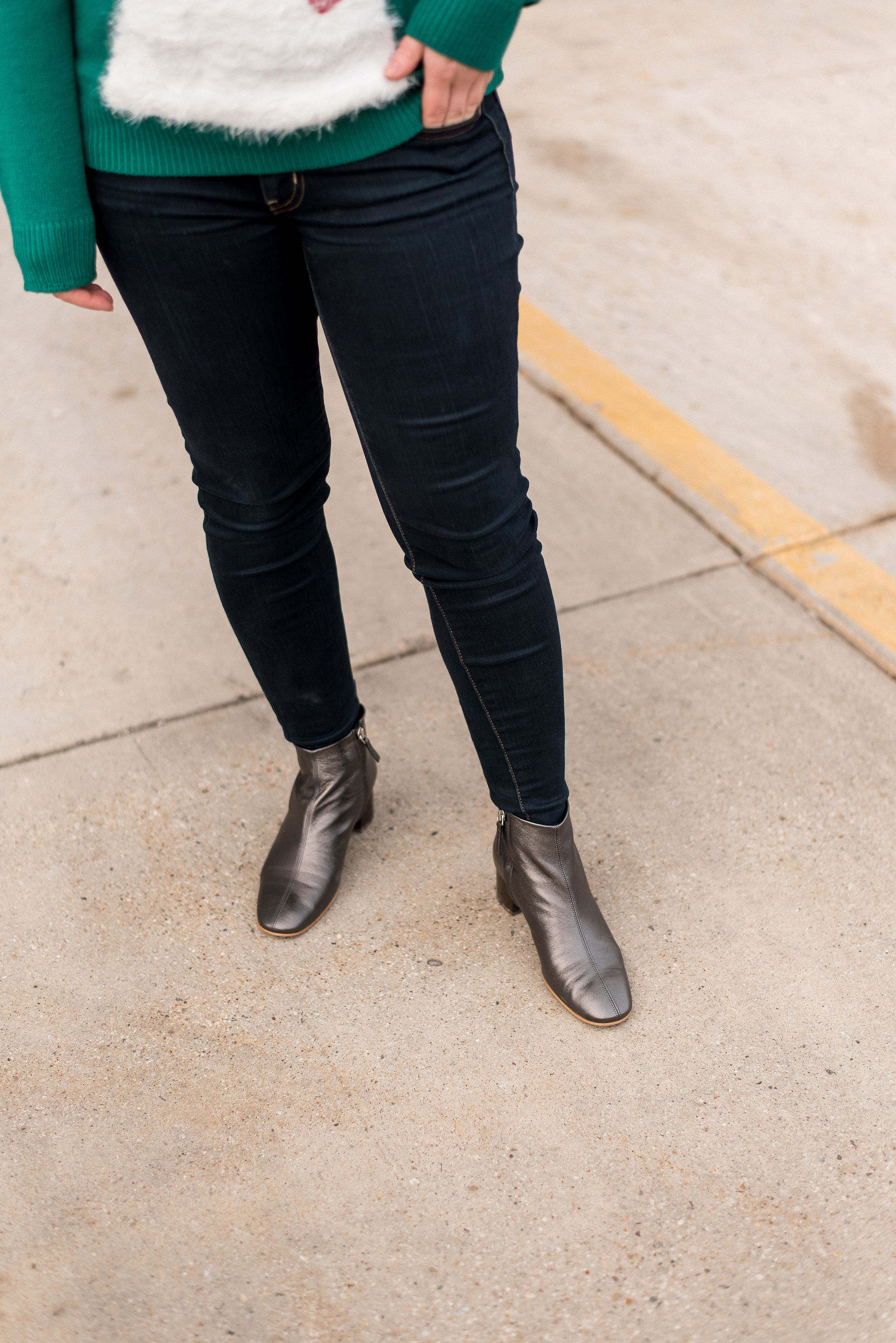 DC woman blogger wearing Everlane The Day Boot