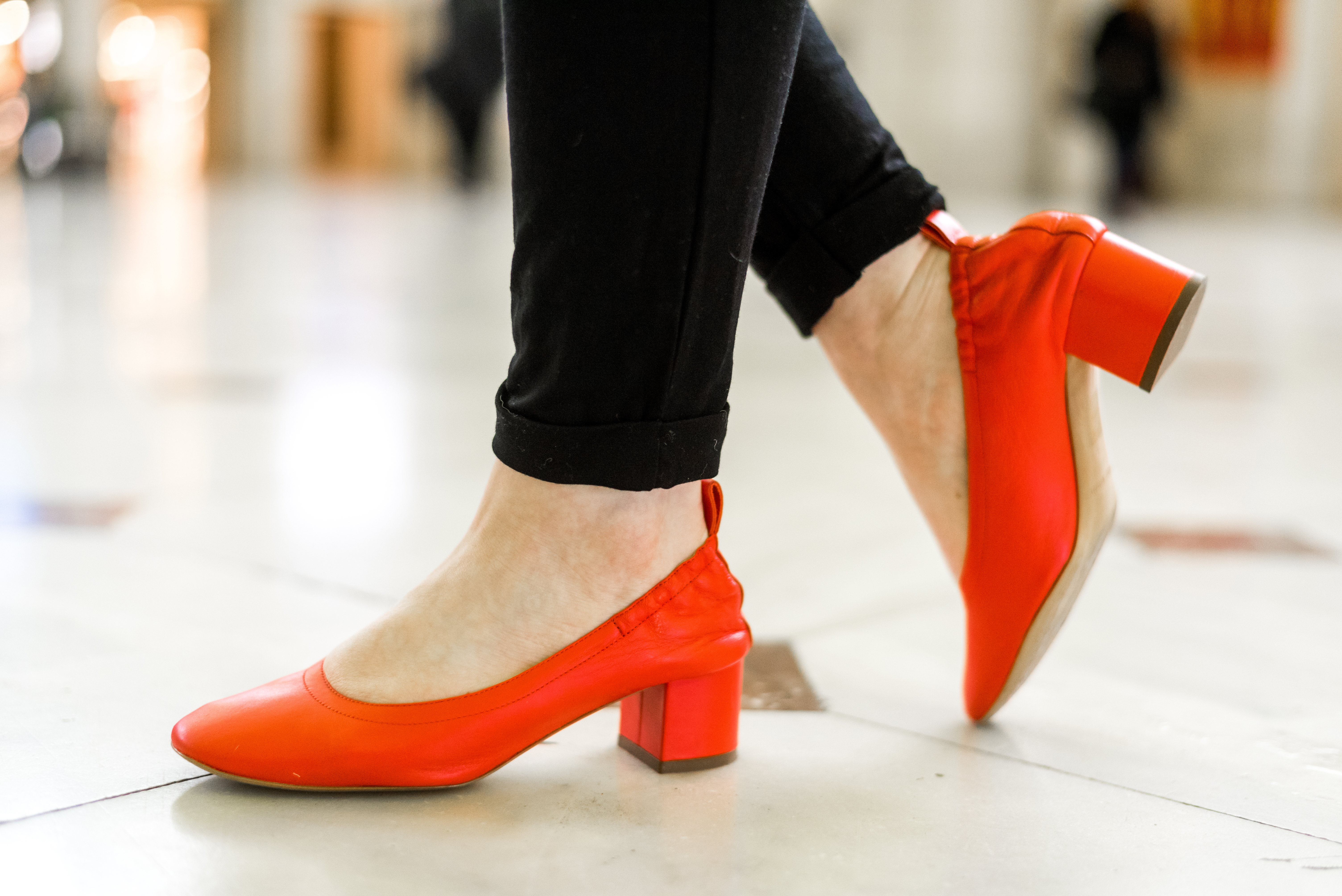 DC woman blogger wearing Everlane The Day Heel