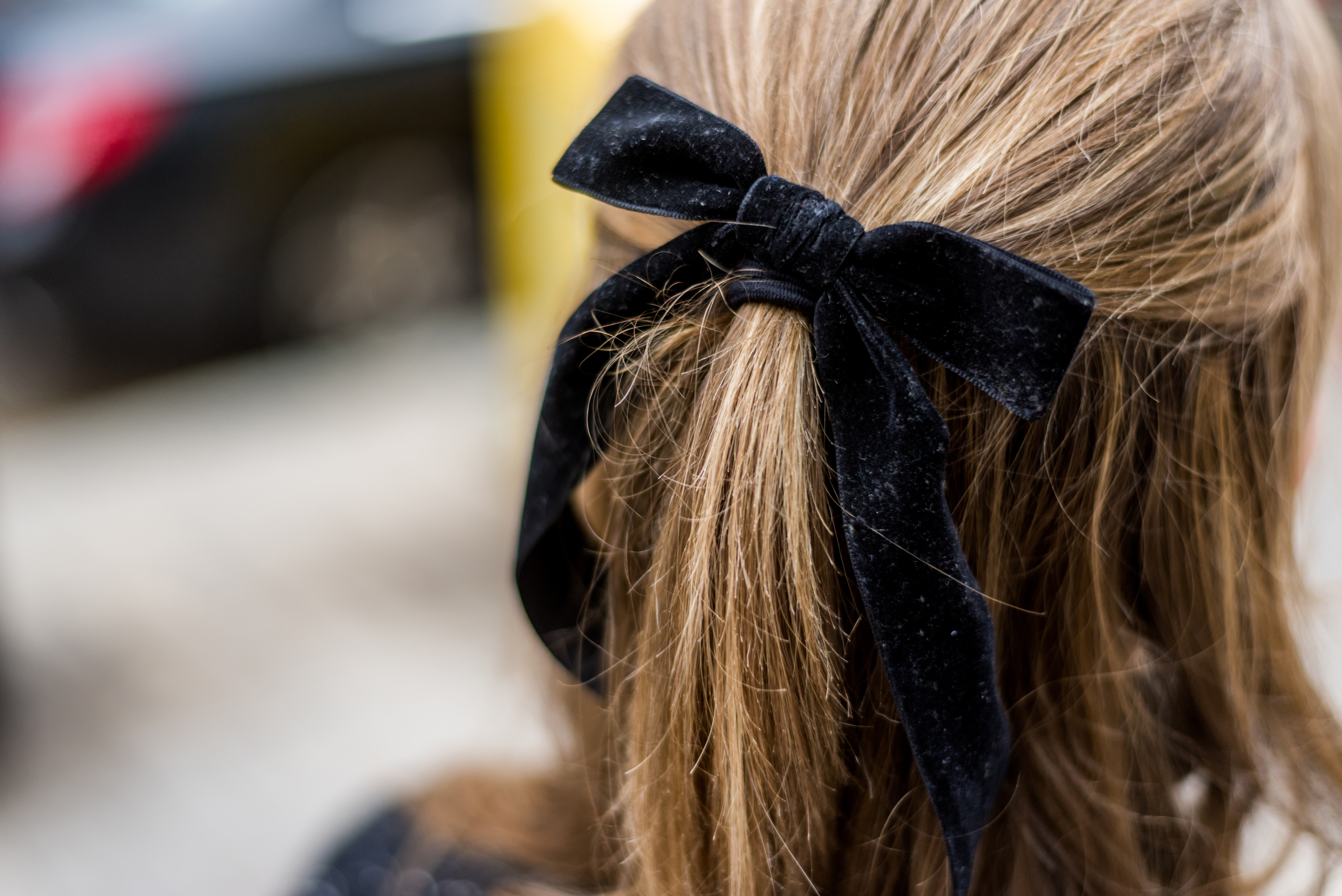 DC woman blogger wearing J.Crew Factory Velvet bow hair tie