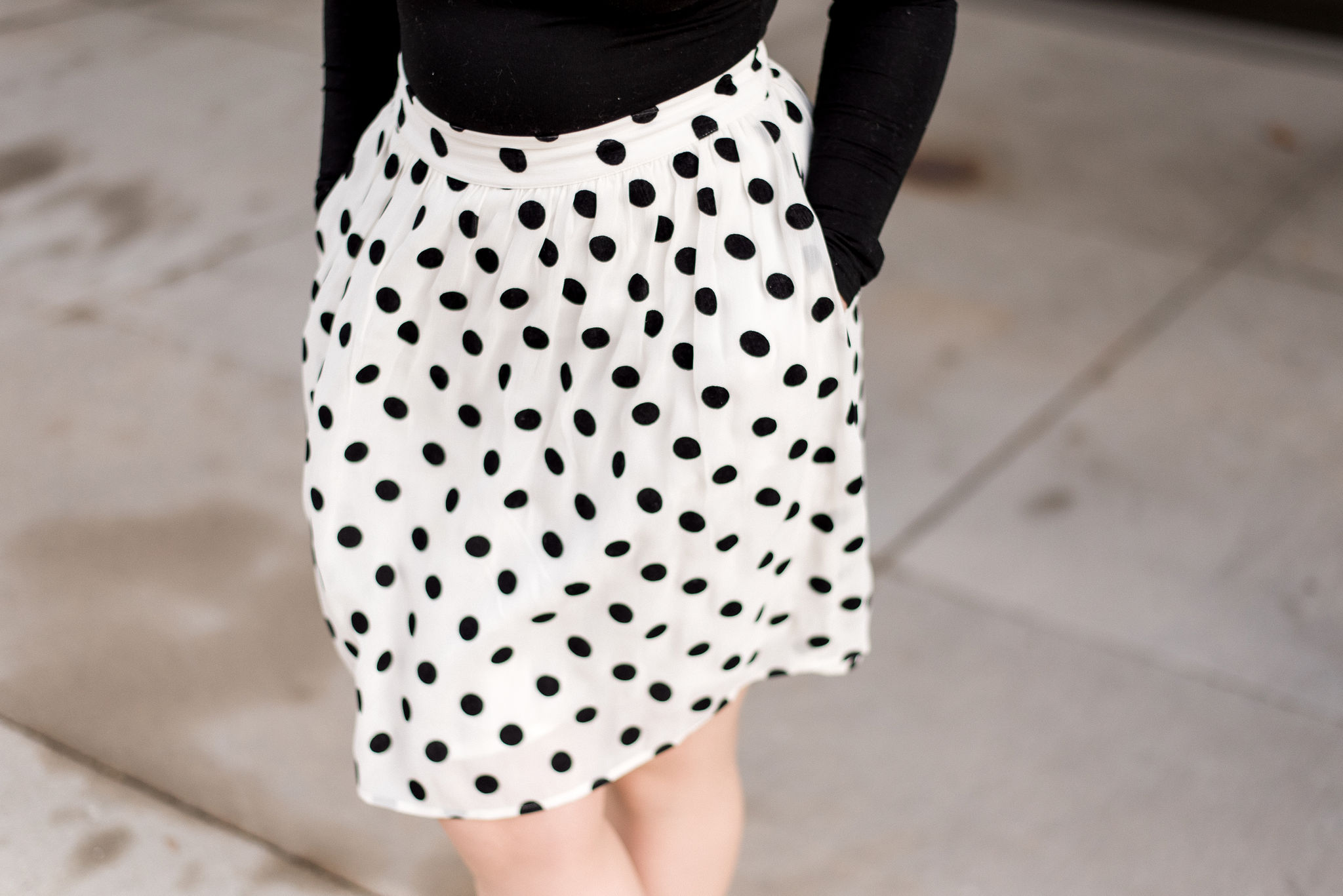 DC woman blogger wearing J.Crew polka dot midi skirt