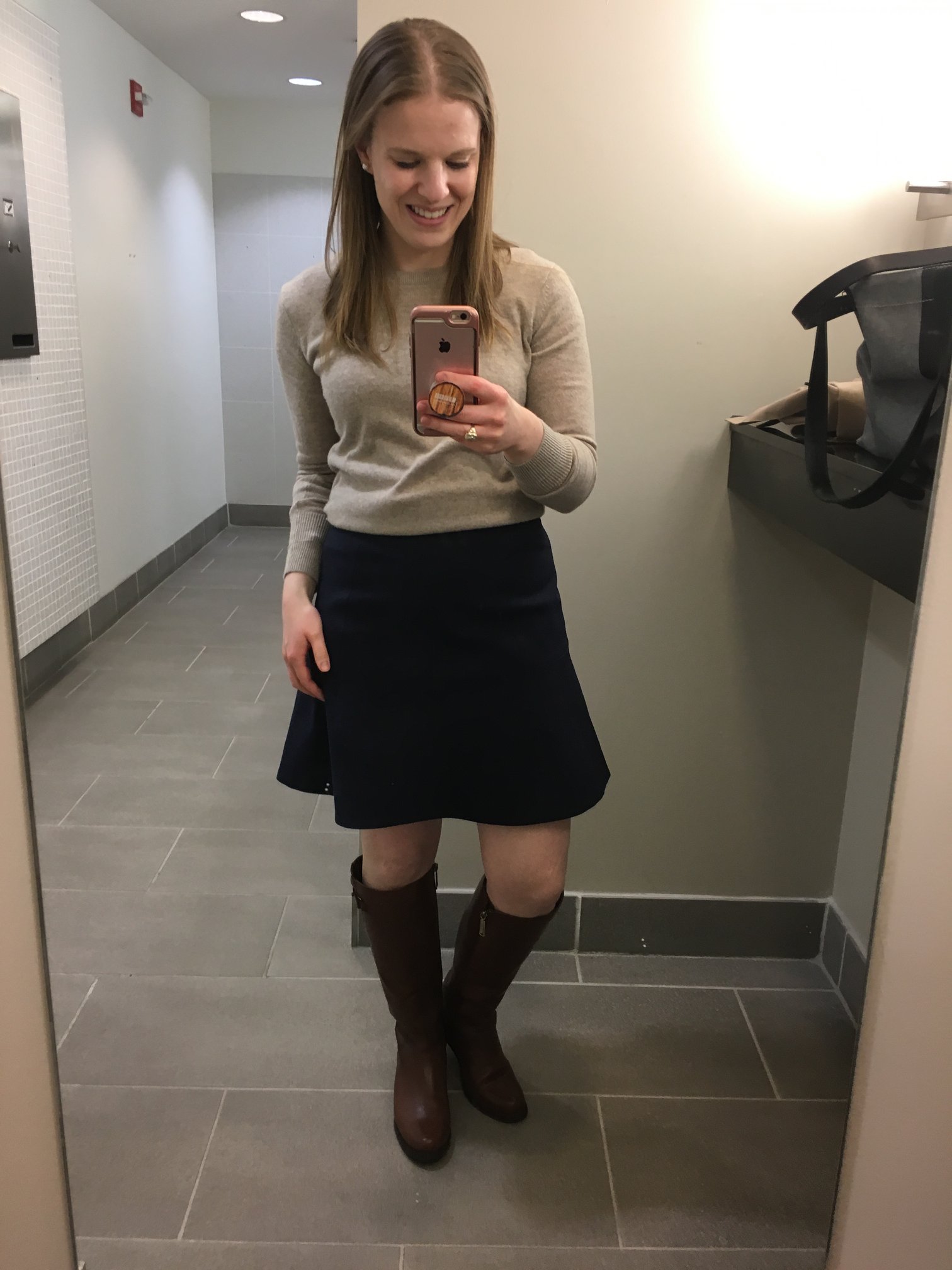 dc woman blogger wearing j.crew flared skirt