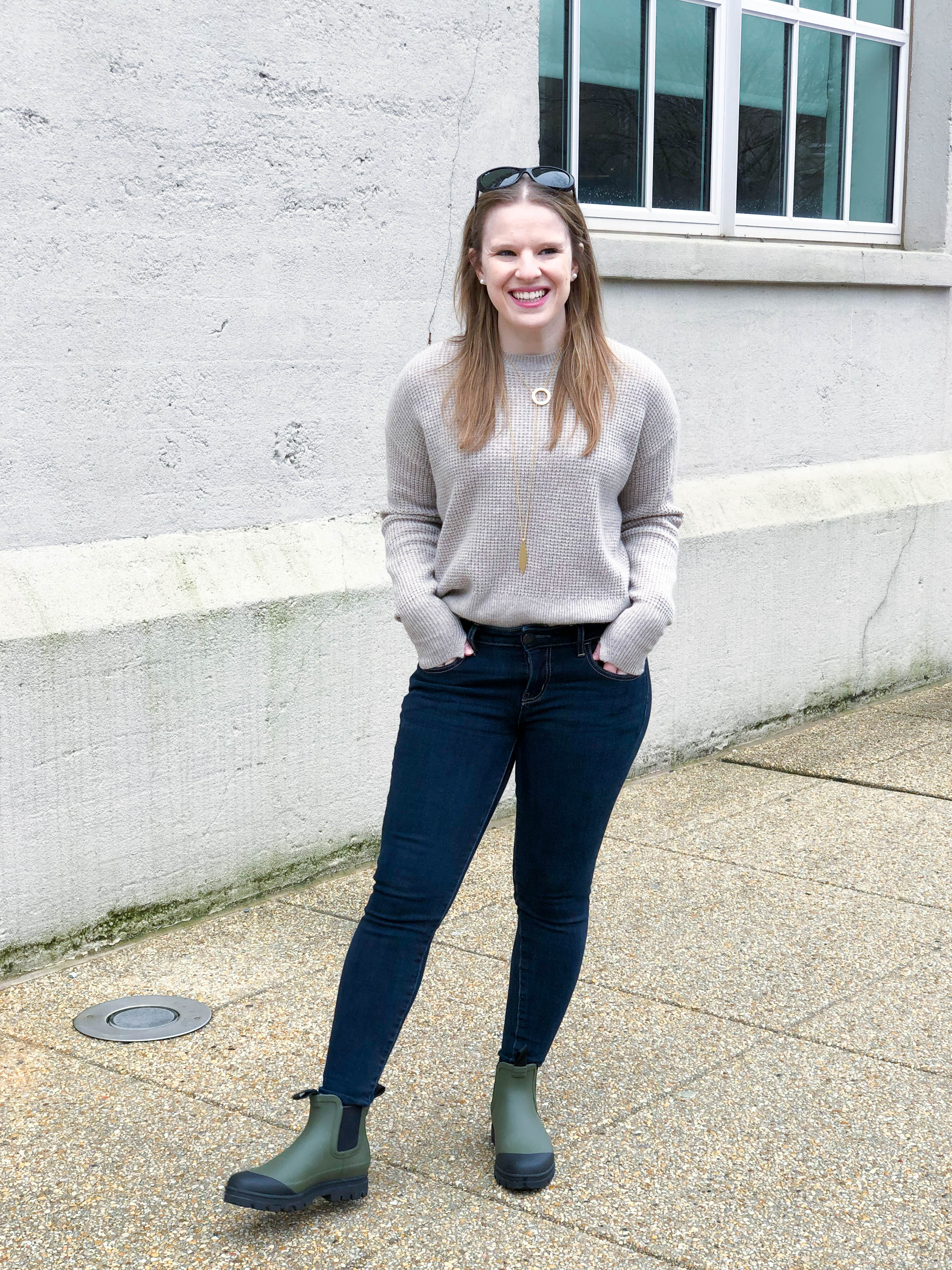 DC woman blogger wearing Everlane The Rain Boot