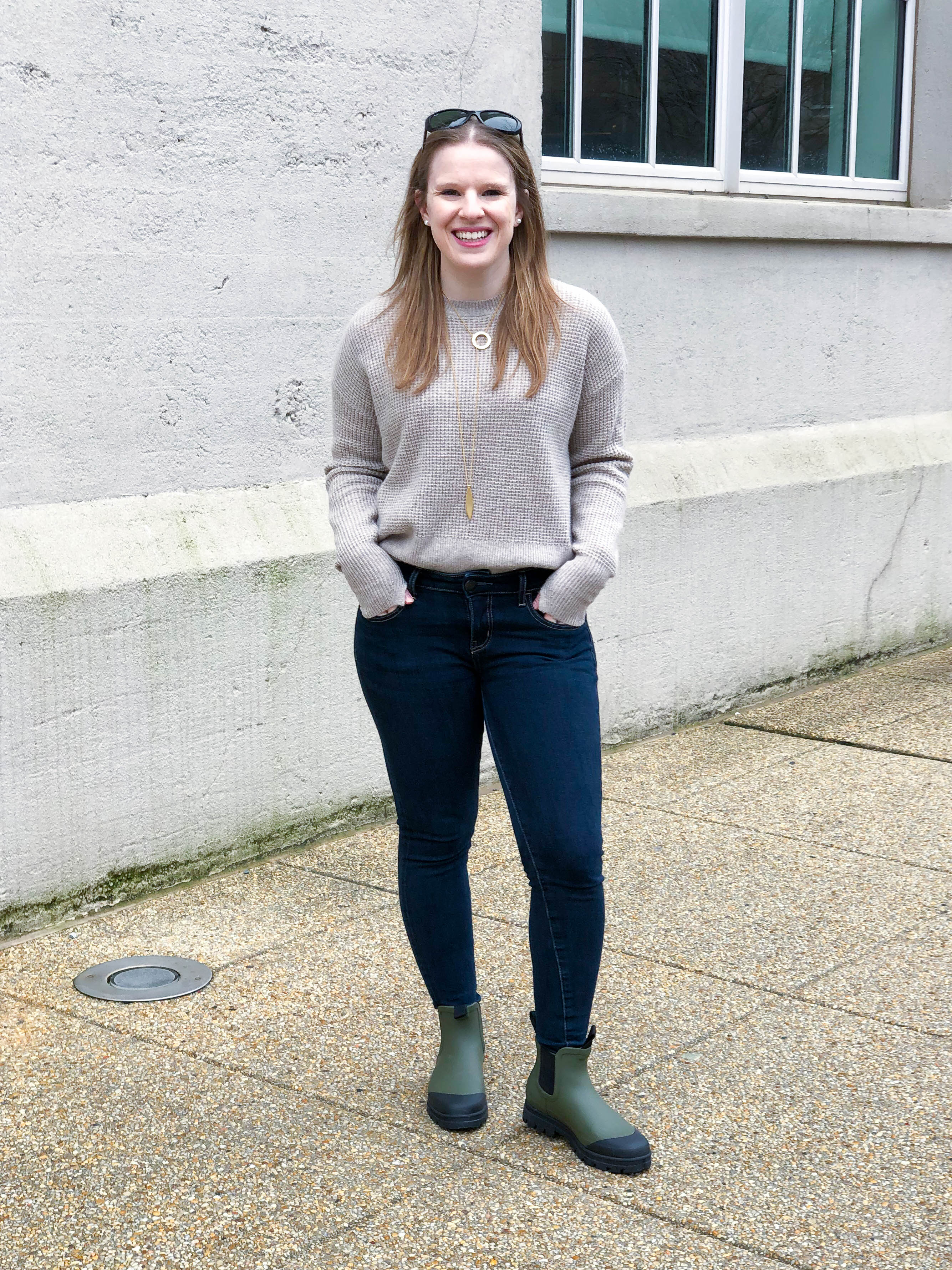 DC woman blogger wearing Everlane The Rain Boot