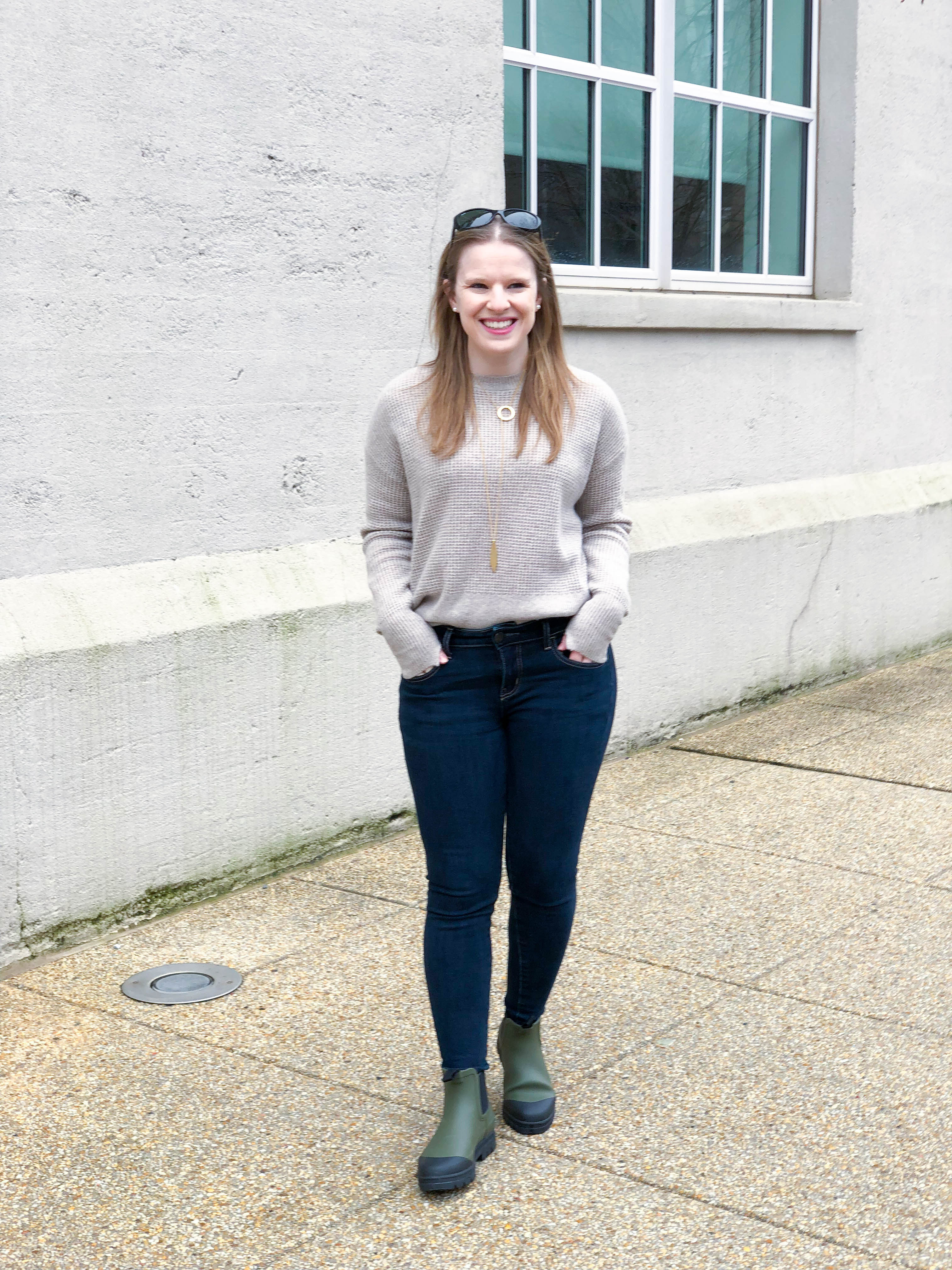 DC woman blogger wearing Everlane The Rain Boot