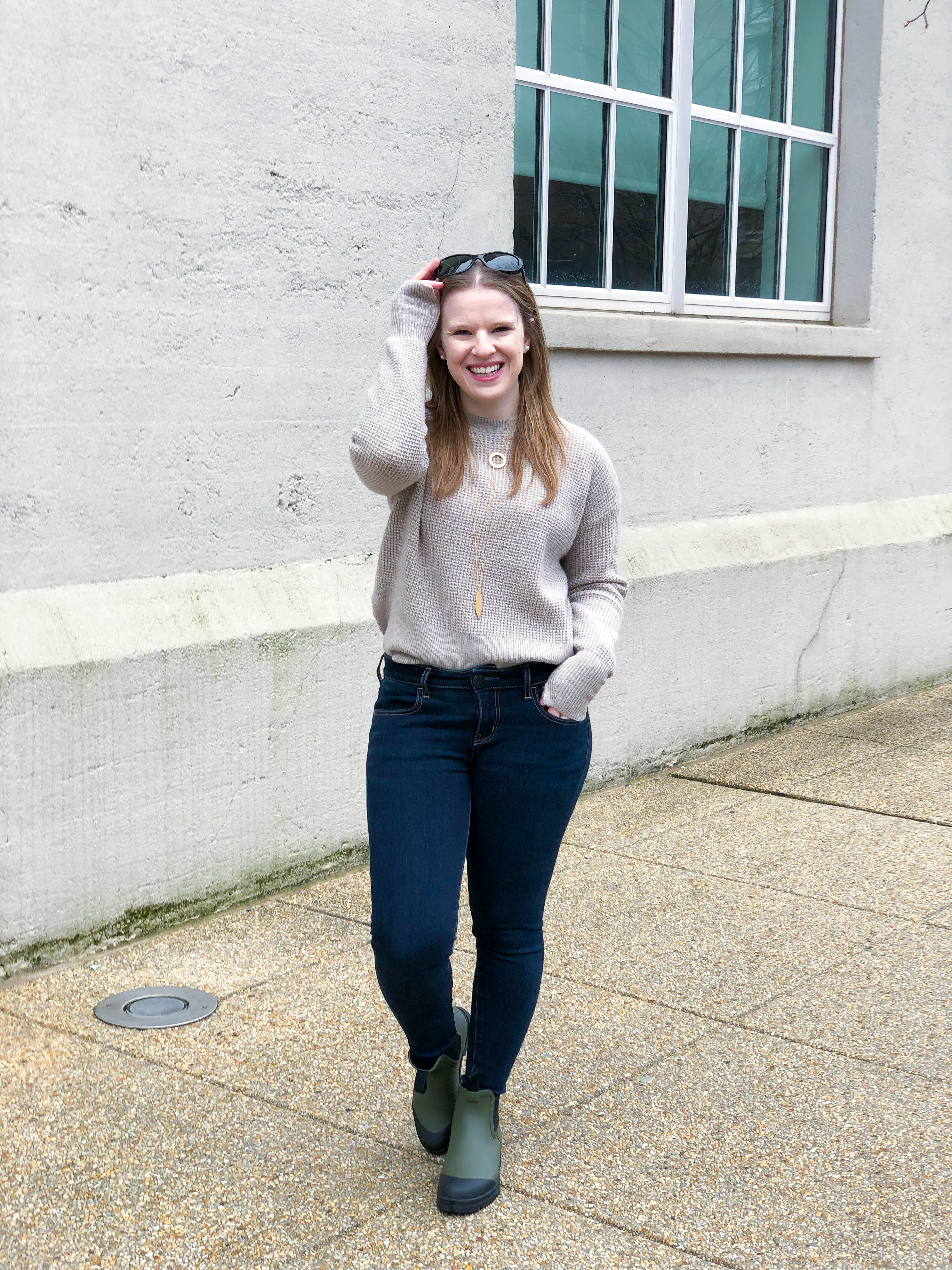 DC woman blogger wearing Everlane The Rain Boot