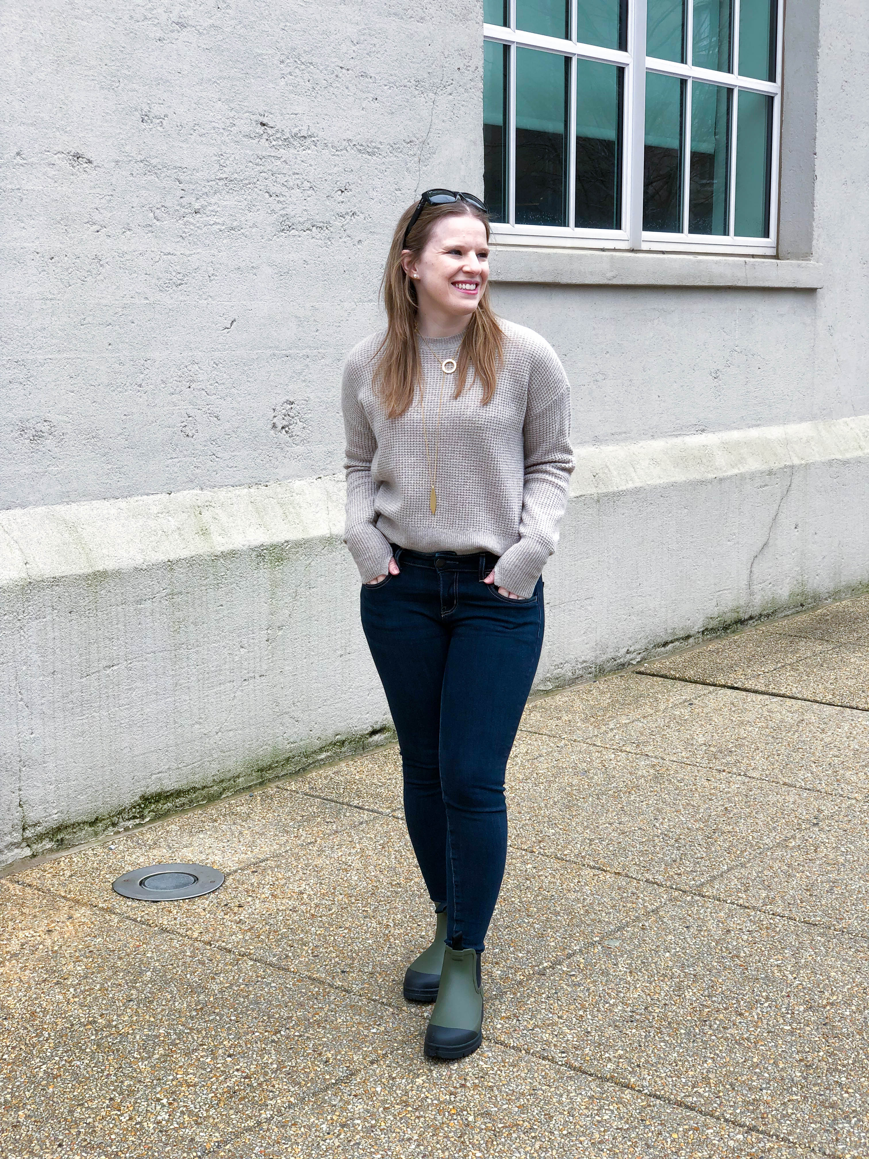 DC woman blogger wearing Everlane The Rain Boot