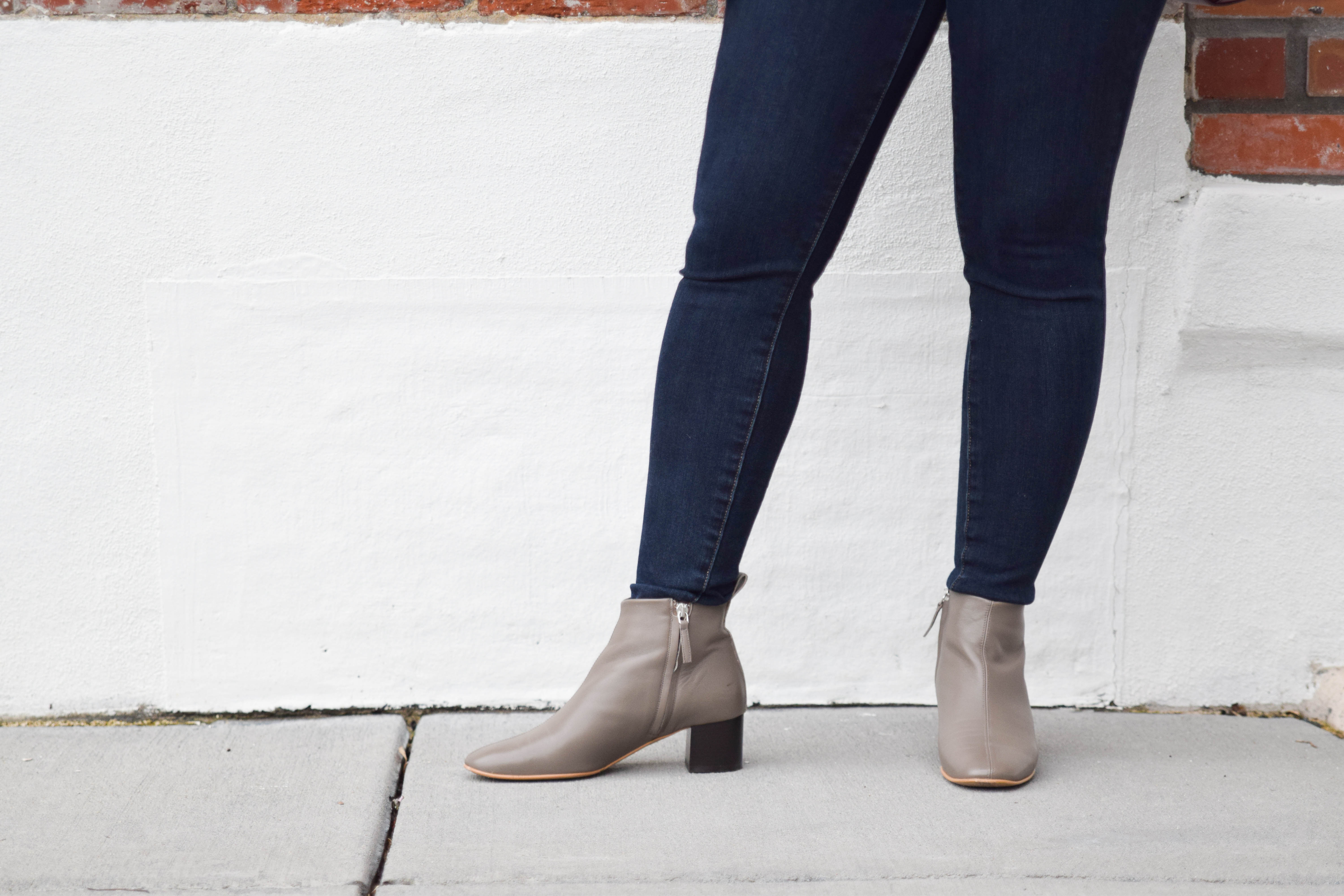 DC woman blogger wearing Everlane The Day Boot and jeans