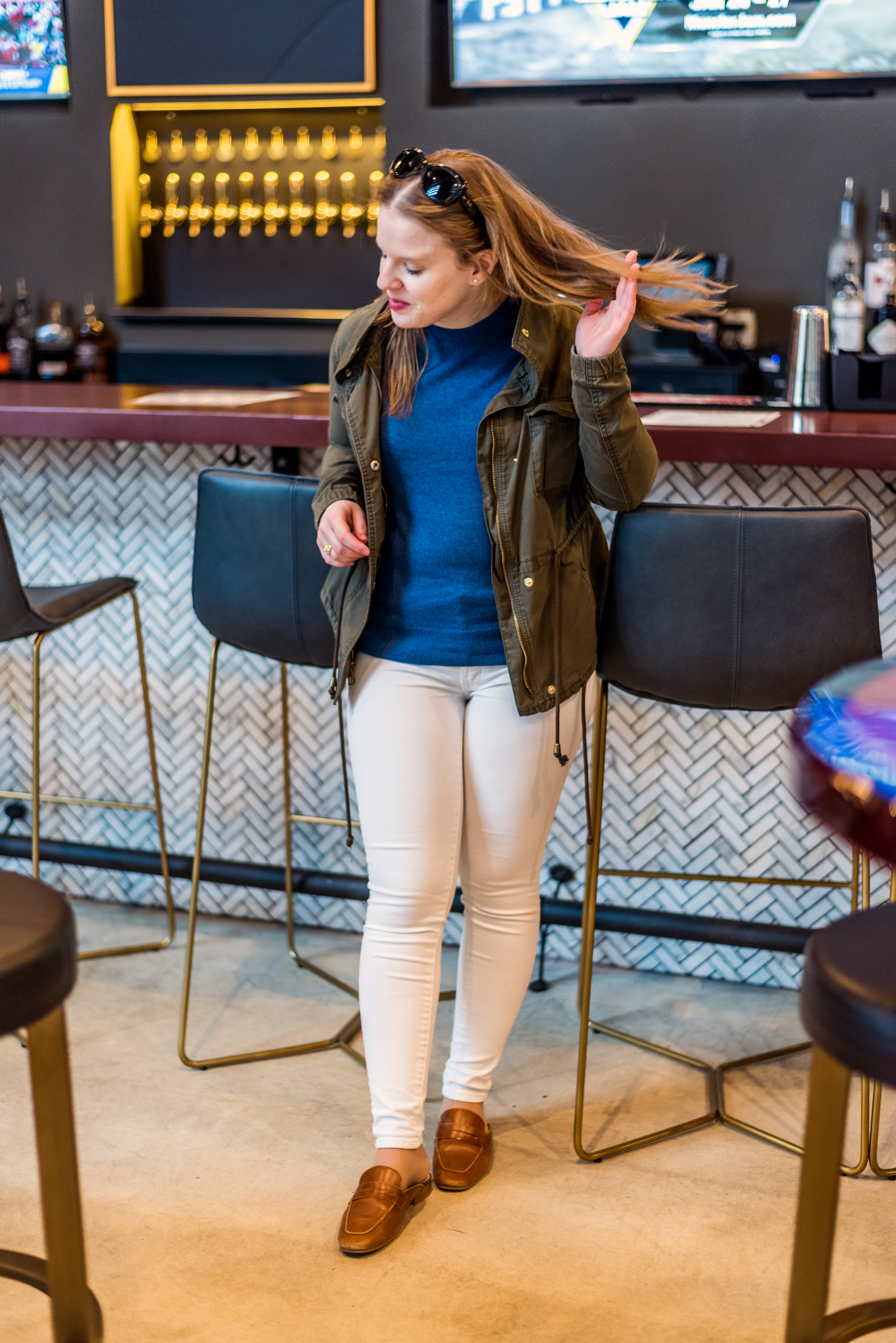 dc woman blogger wearing cobalt sweater and white jeans, blogger bloopers