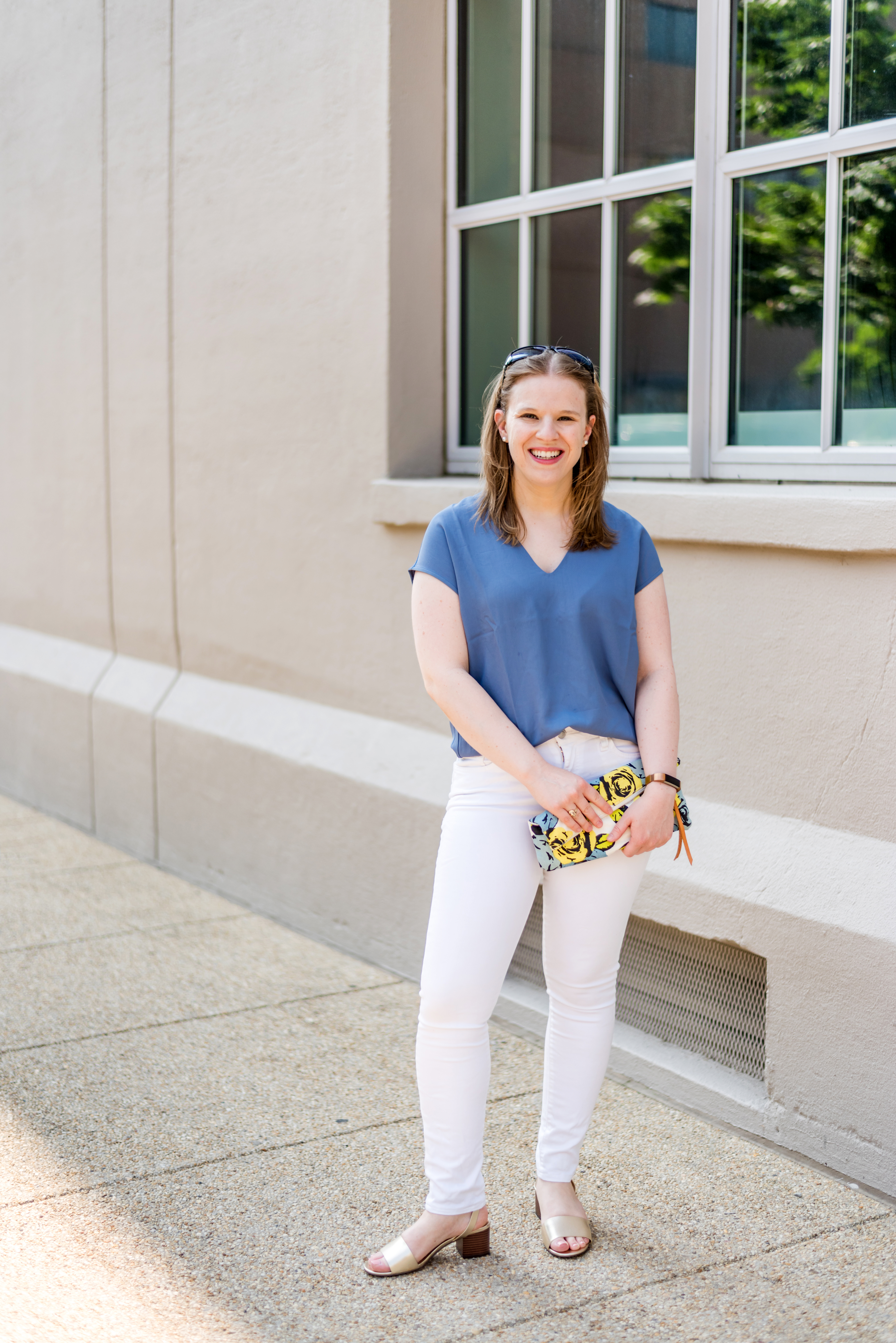 Blogger Style Two Ways: Everlane Japanese GoWeave V-Neck Tee