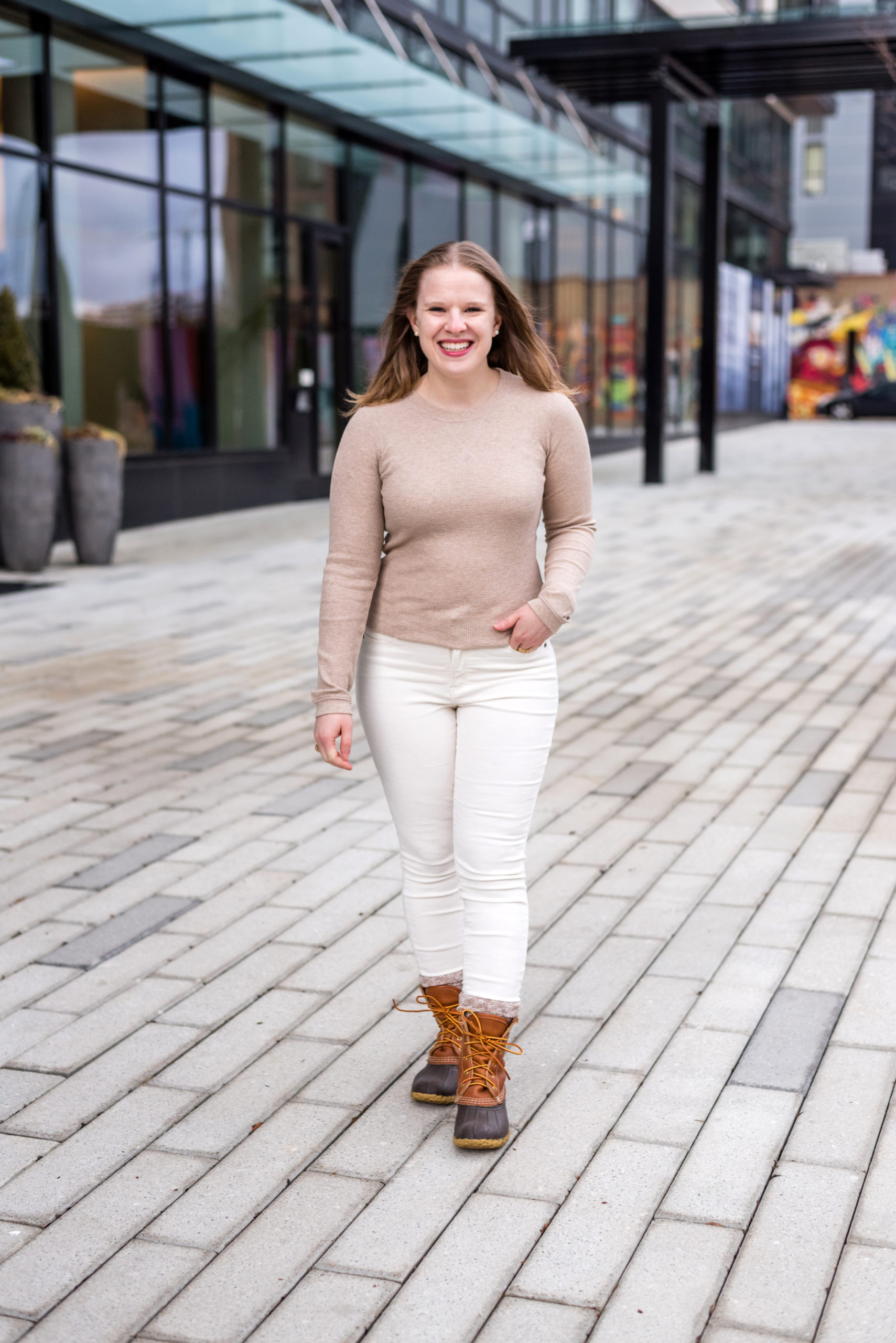 DC woman blogger wearing Everlane The Long Sleeve Waffle Tee