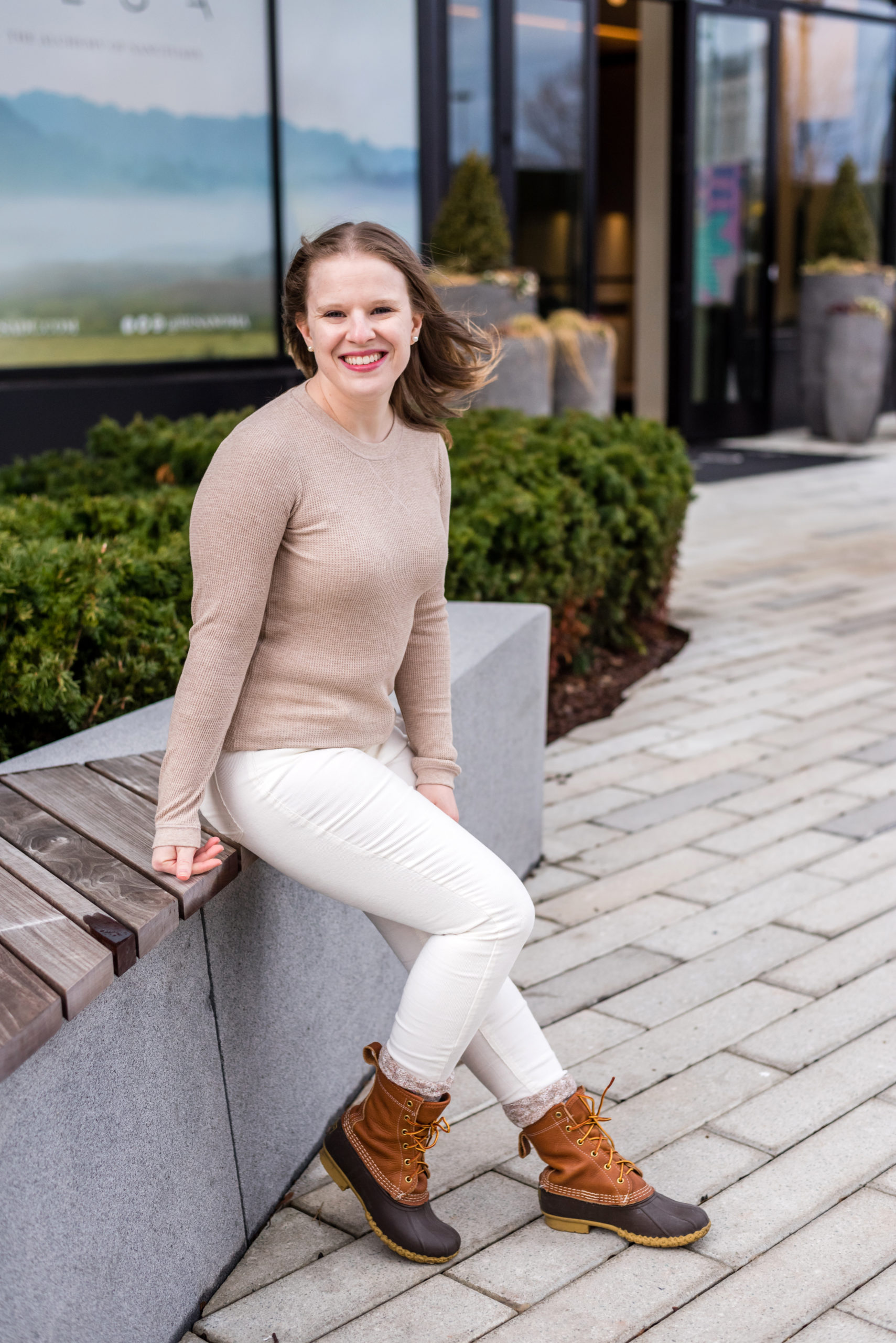 DC woman blogger wearing Everlane The Henley Shirt in tan