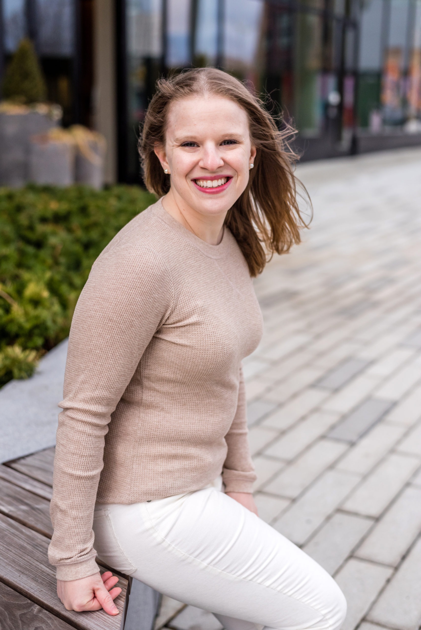 DC woman blogger wearing Everlane The Tan Waffle Tee