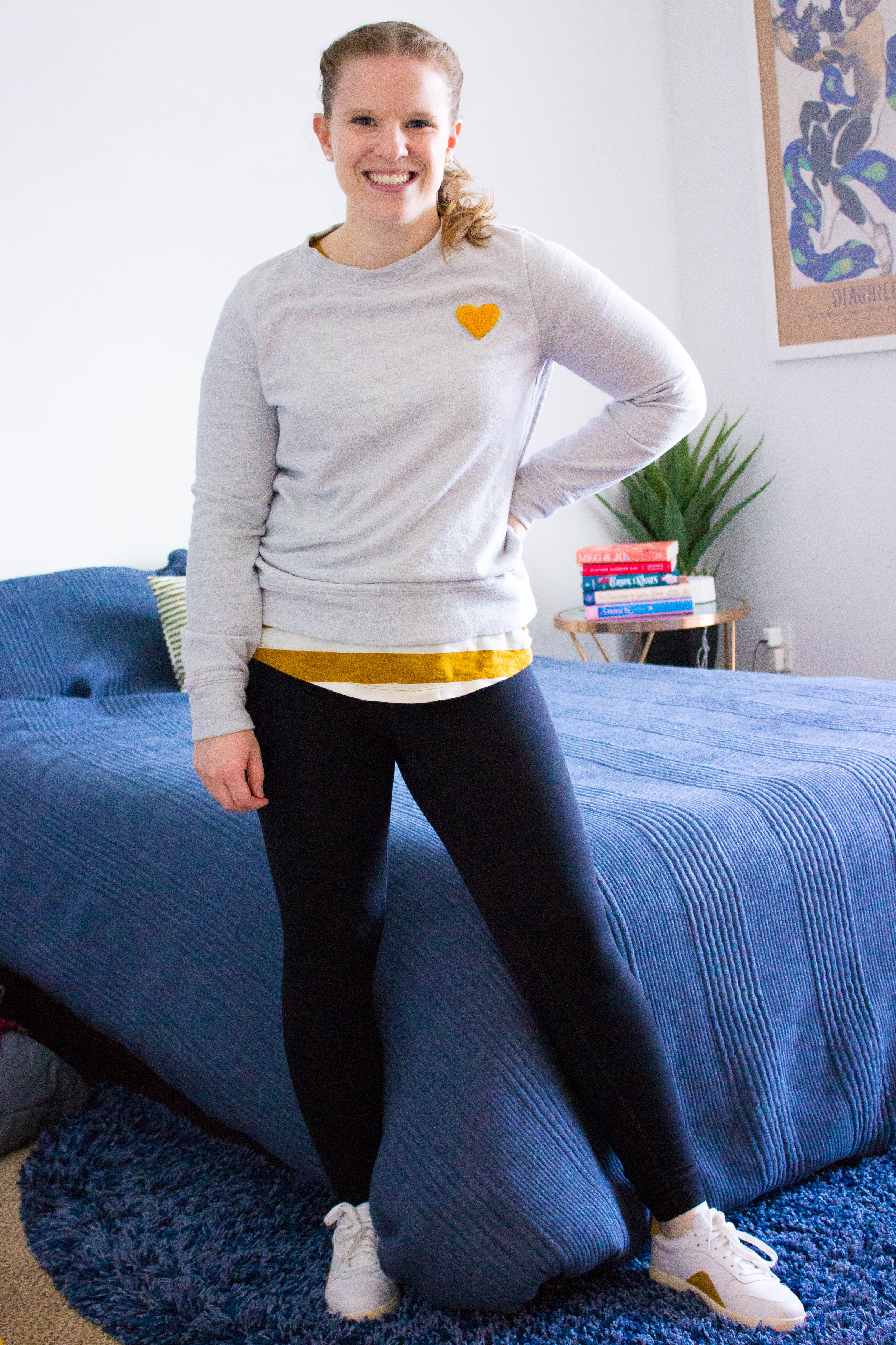 woman blogger wearing everlane perfomr legging