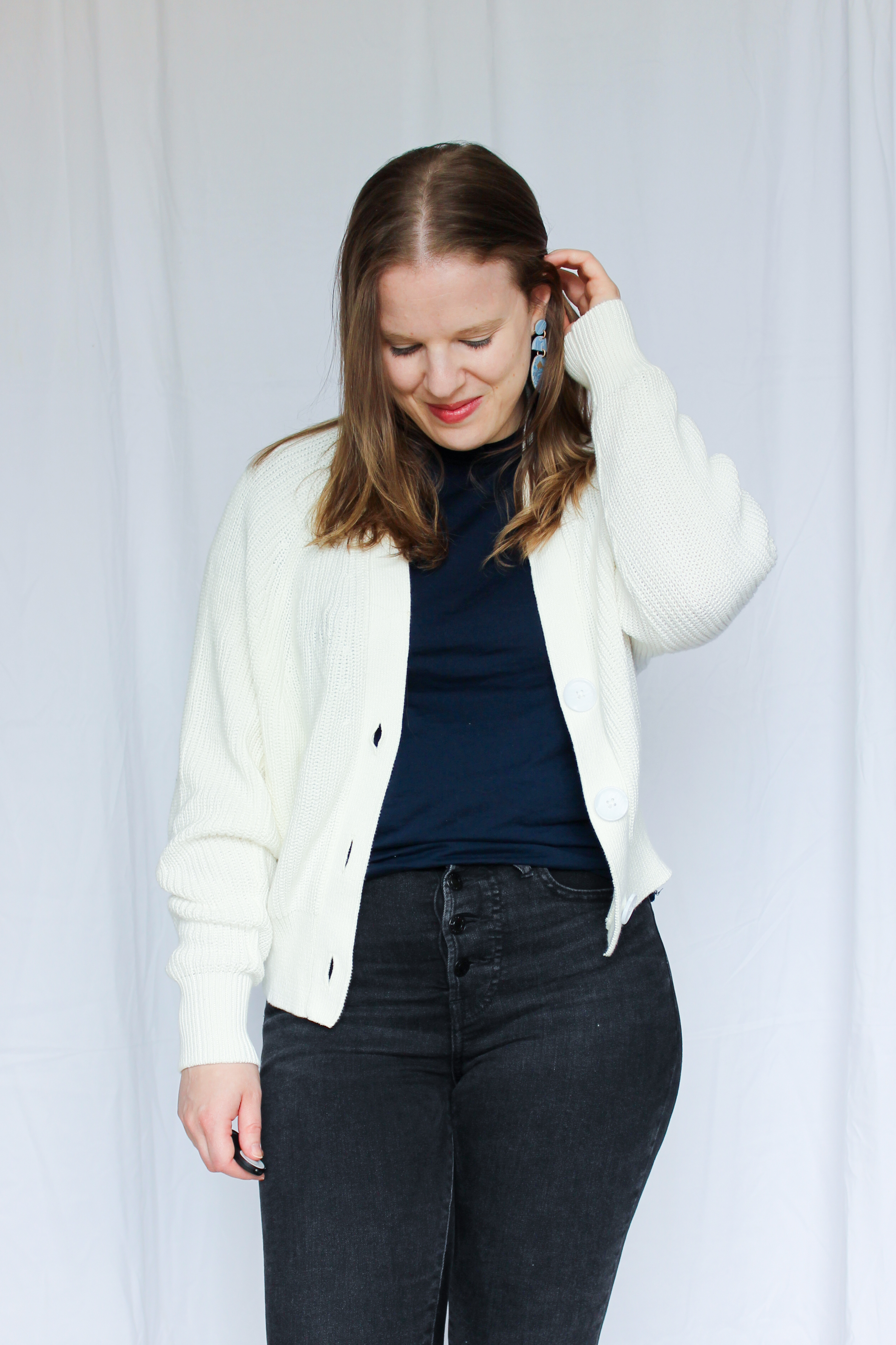 DC woman blogger wearing Gap cardigan