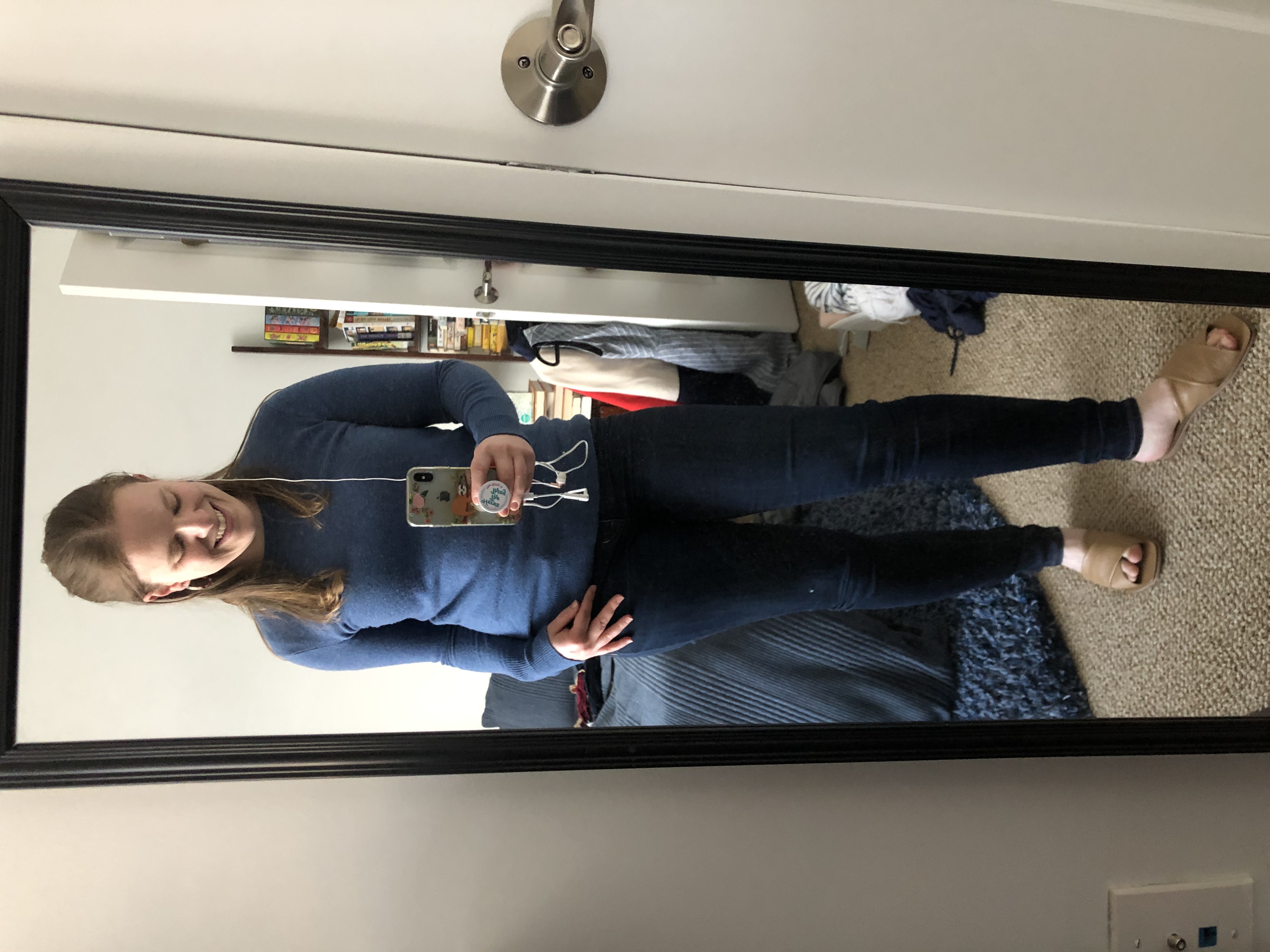 dc woman blogger wearing everlane sweater