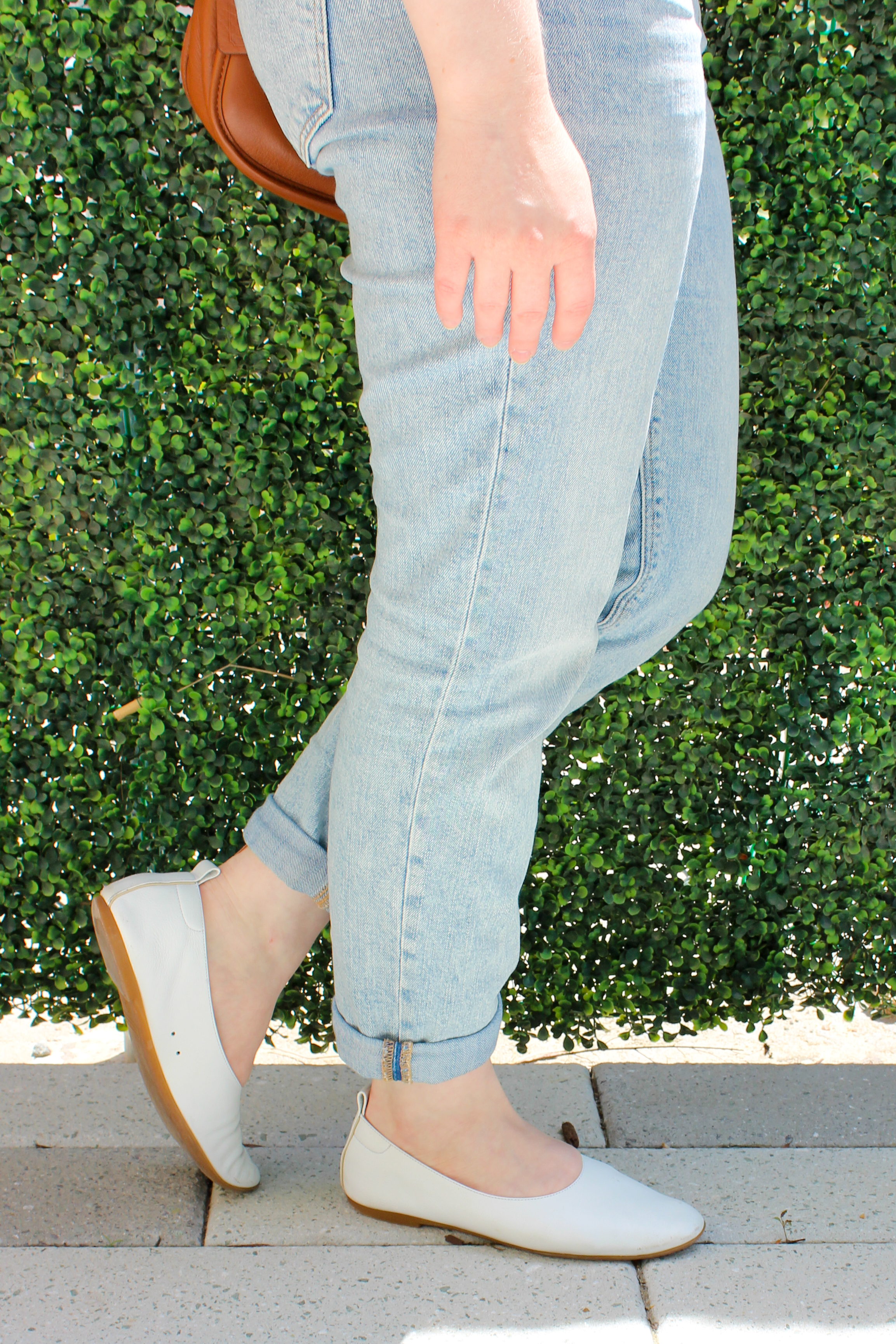 dc woman blogger wearing Old Navy Boyfriend Jeans