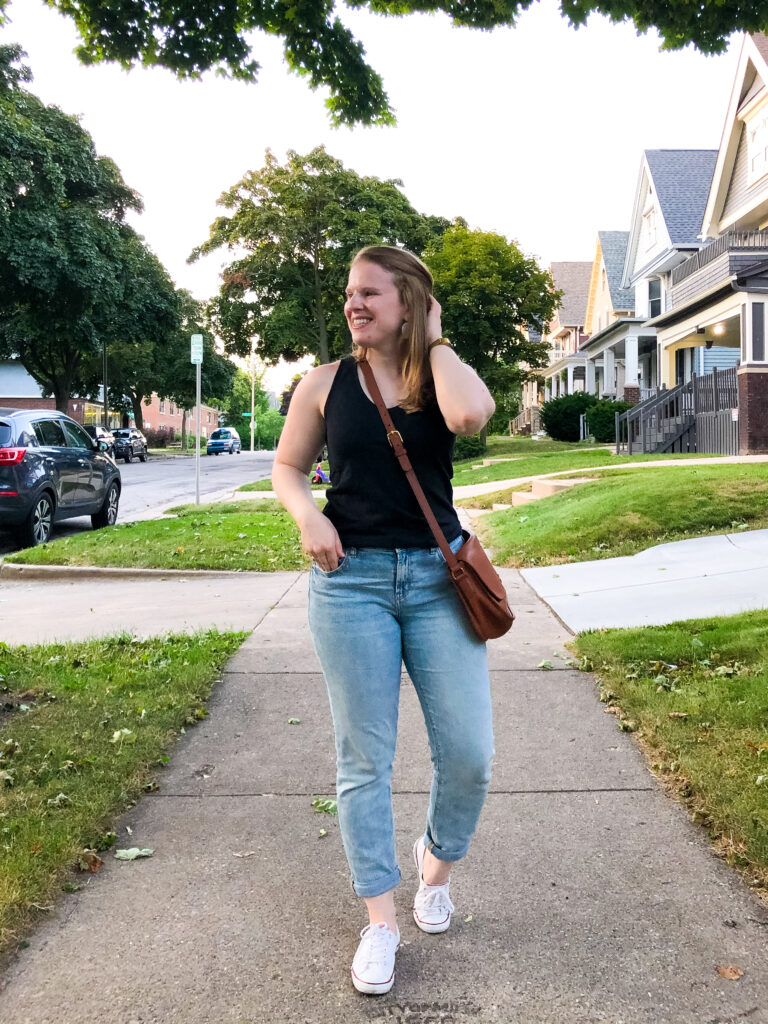 woman blogger wearing Old Navy jeans and Converse