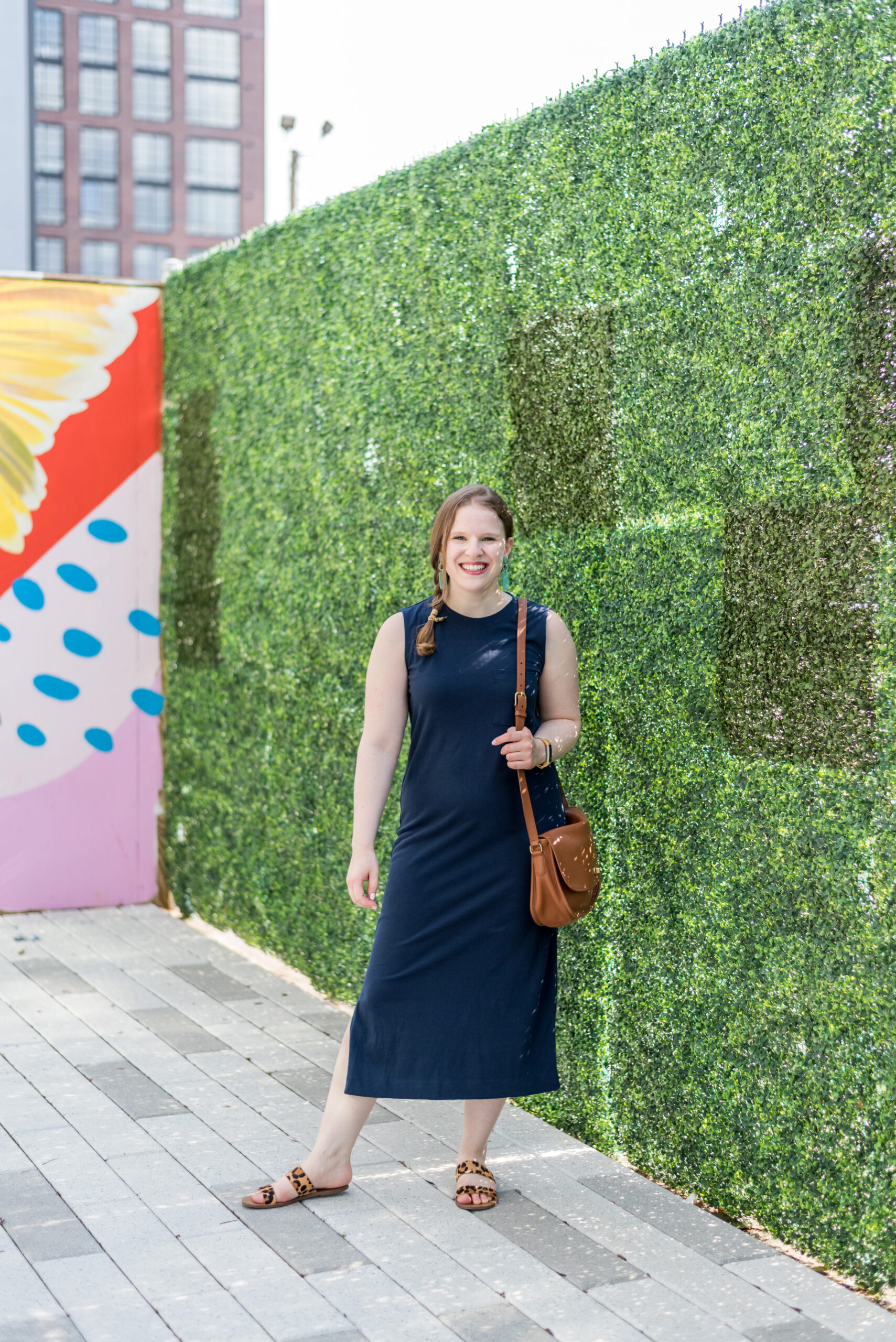 dc woman blogger wearing everlane navy dress