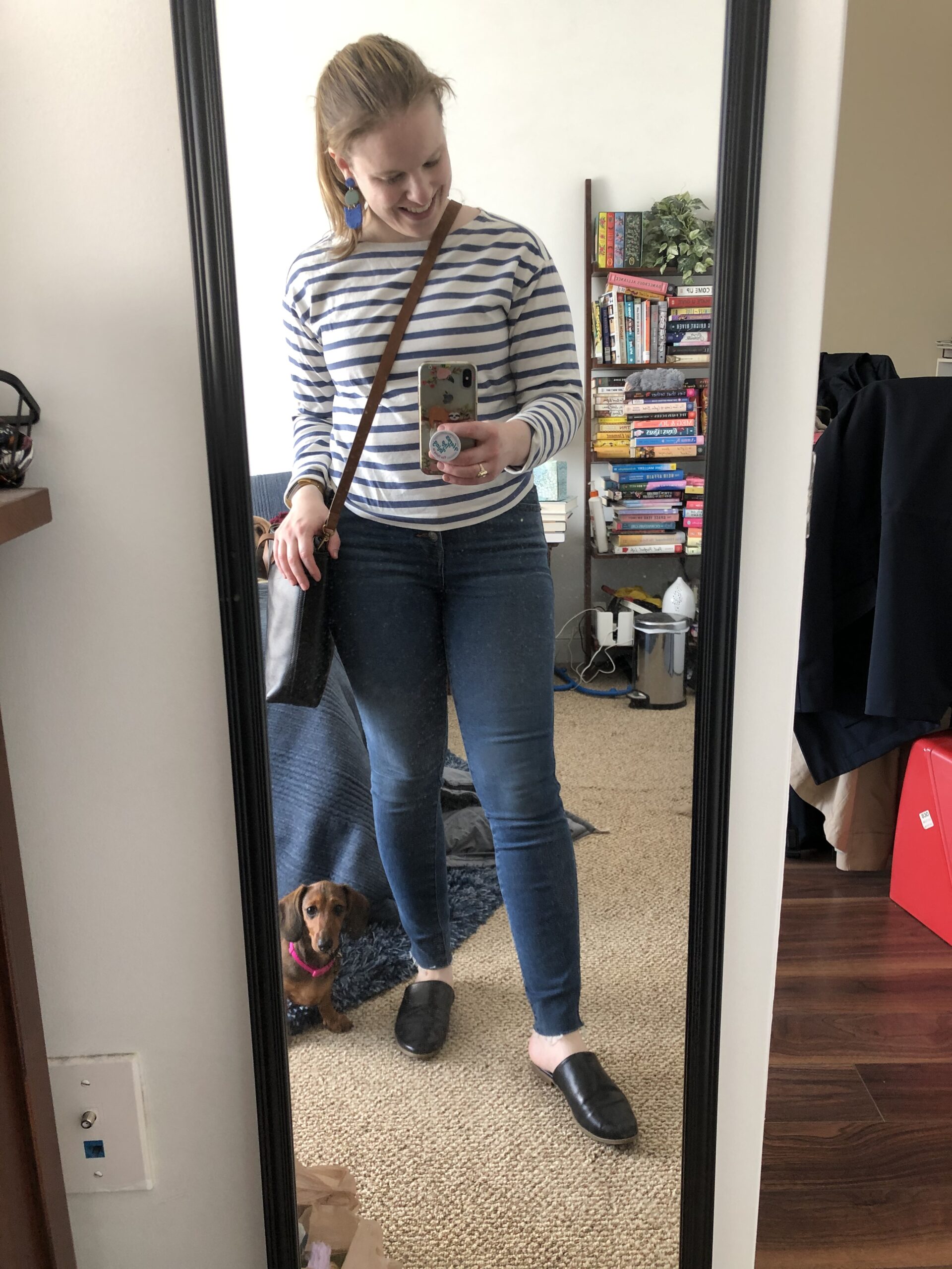 woman blogger taking a mirror selfie wearing Everlane tee and Old Navy Mules