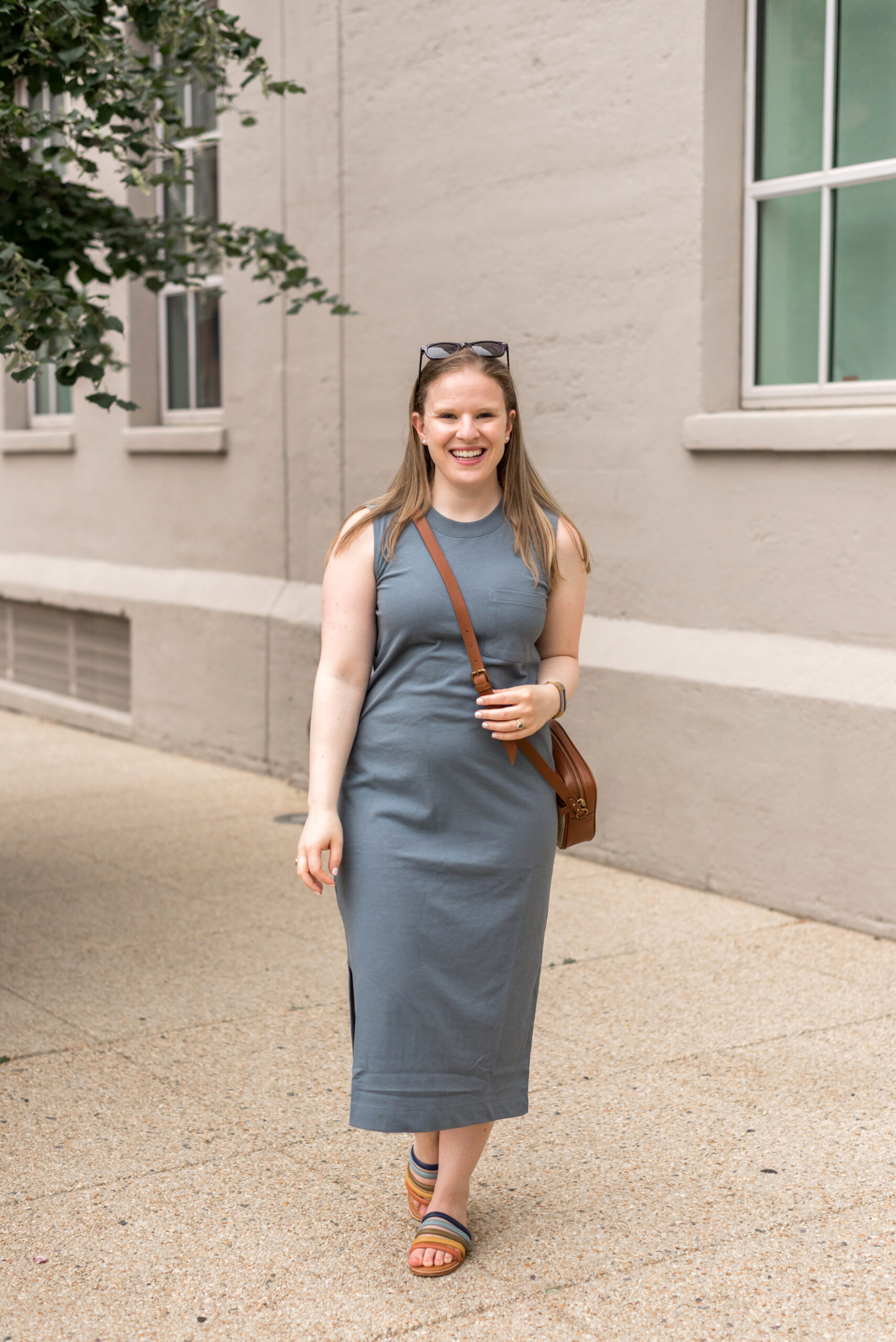 woman wearing Long Casual Summer Dresses for casual weekend outfits 