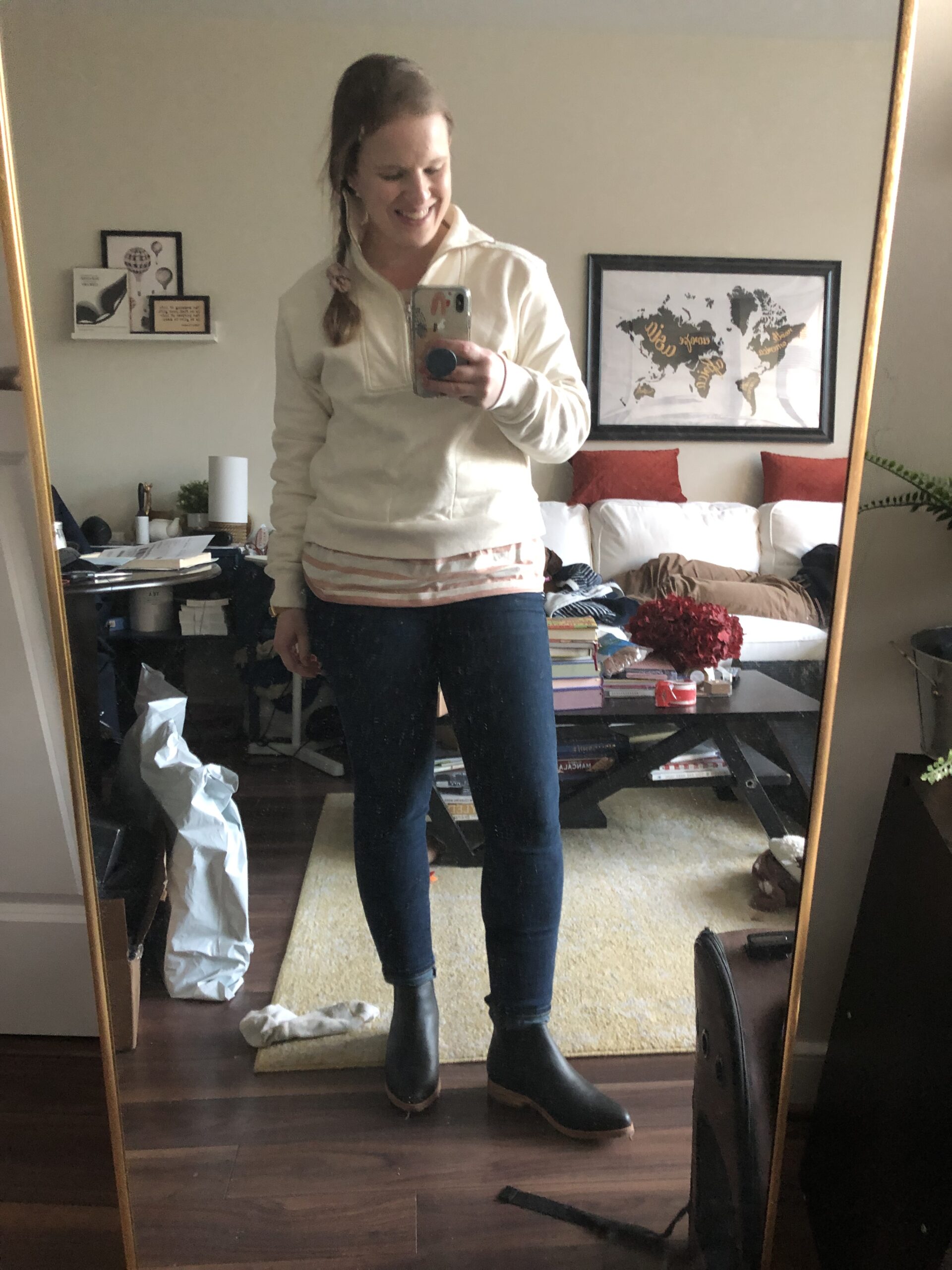 woman blogger wearing everlane white quarter zip pullover