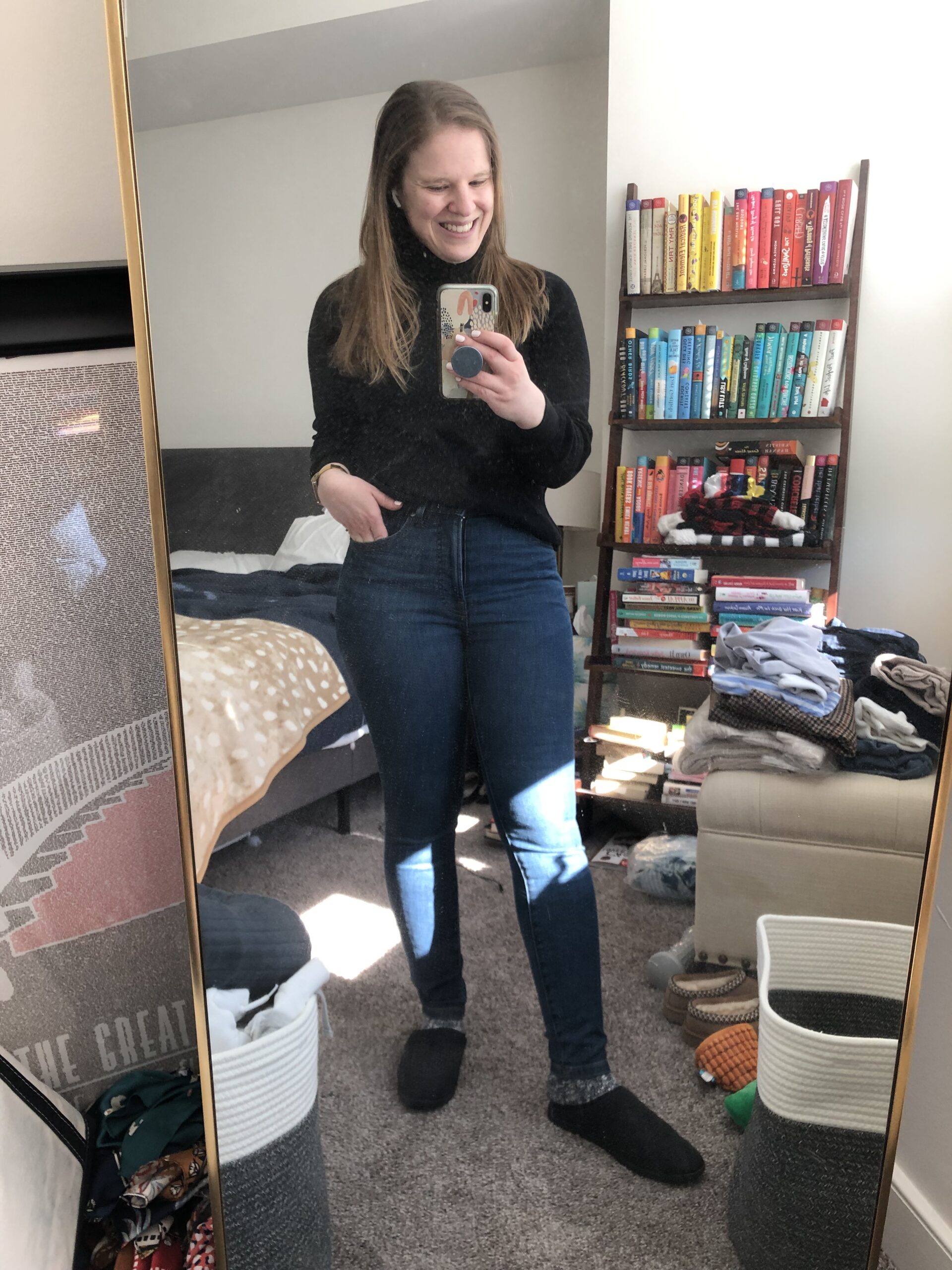 woman blogger wearing everlane jeans, everlane black turtleneck, waffle shirt, everlane slippers