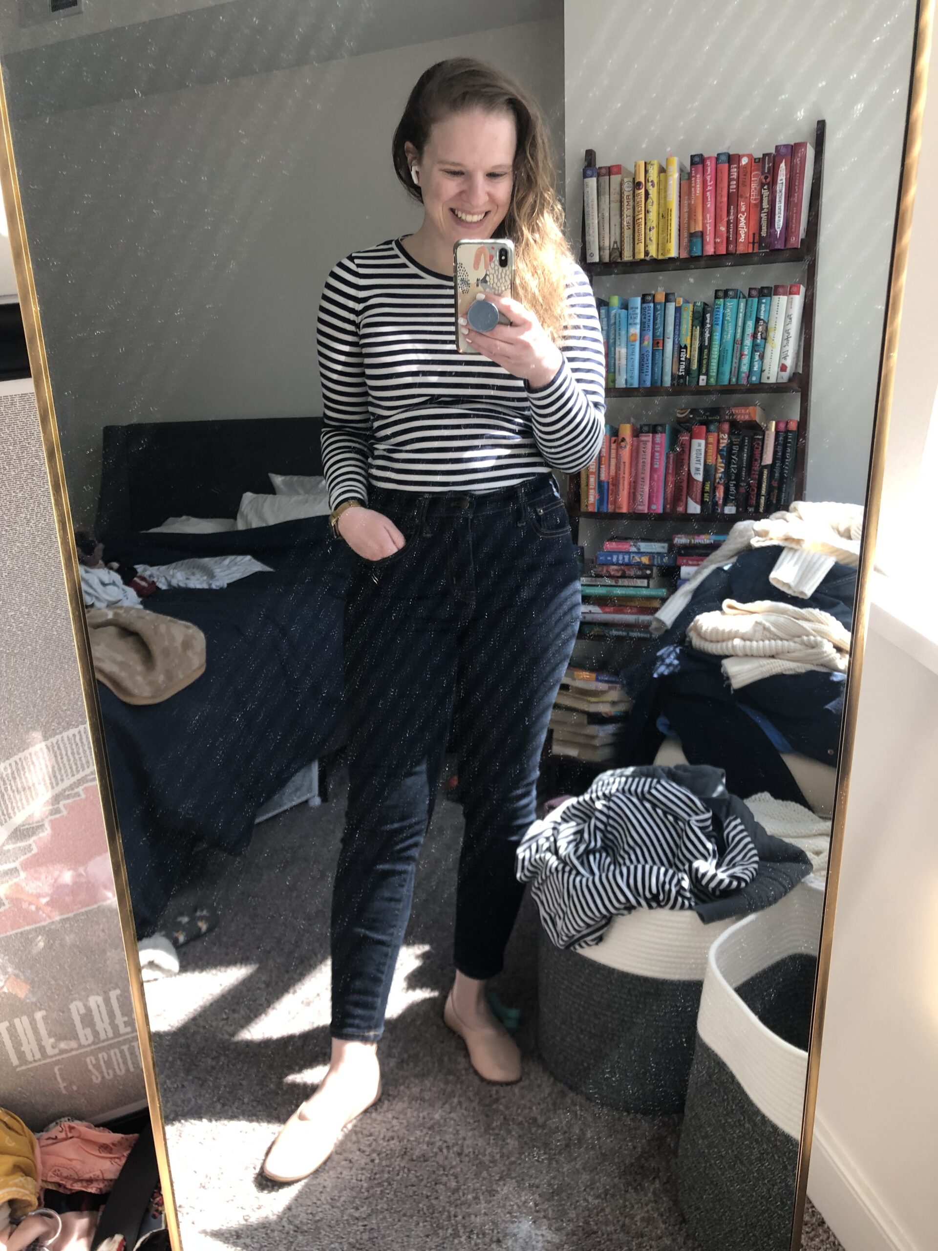 woman blogger wearing J.crew striped shirt and Everlane day gloves